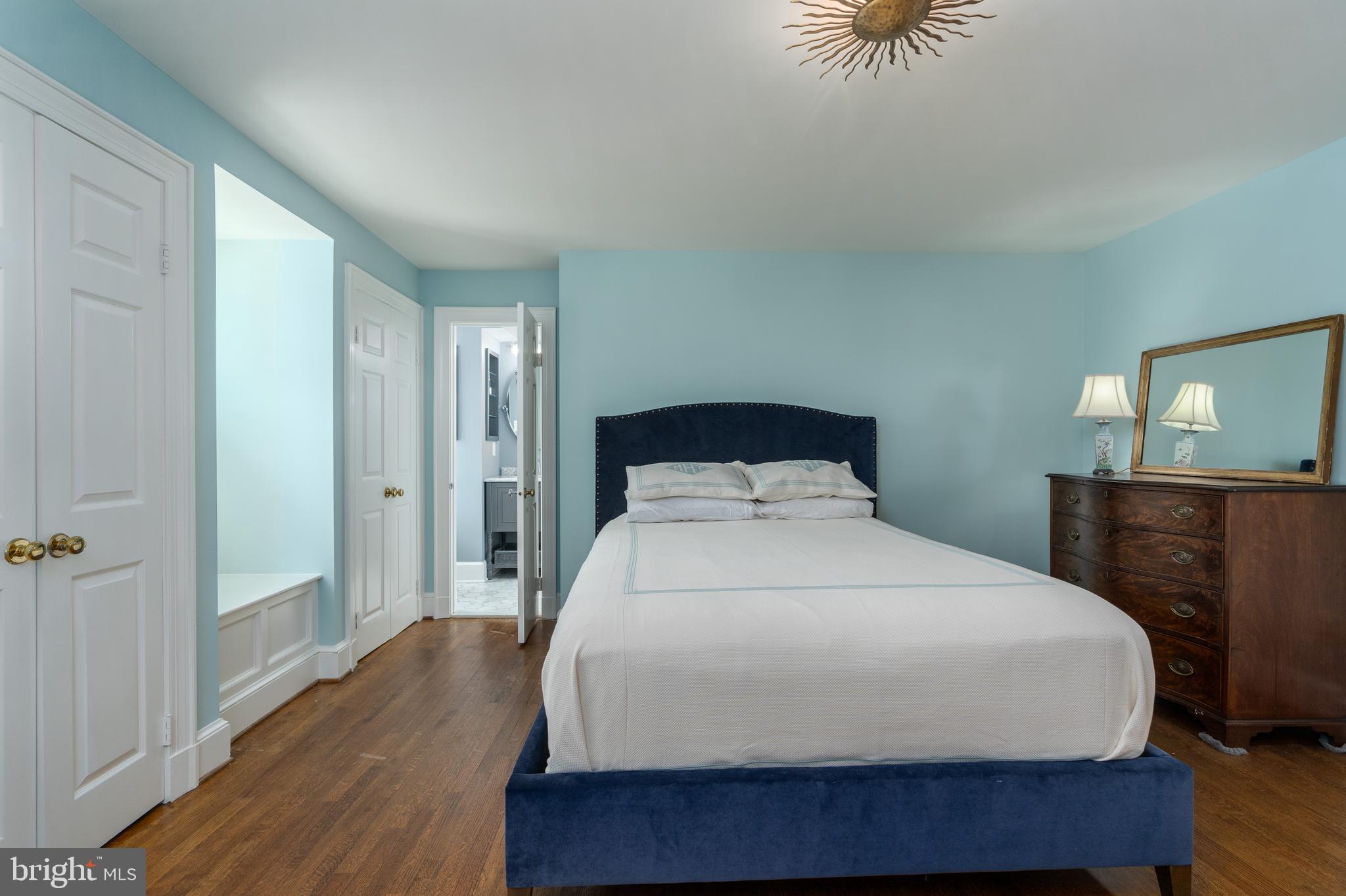 OLD TOWN ALEXANDRIA - Residential