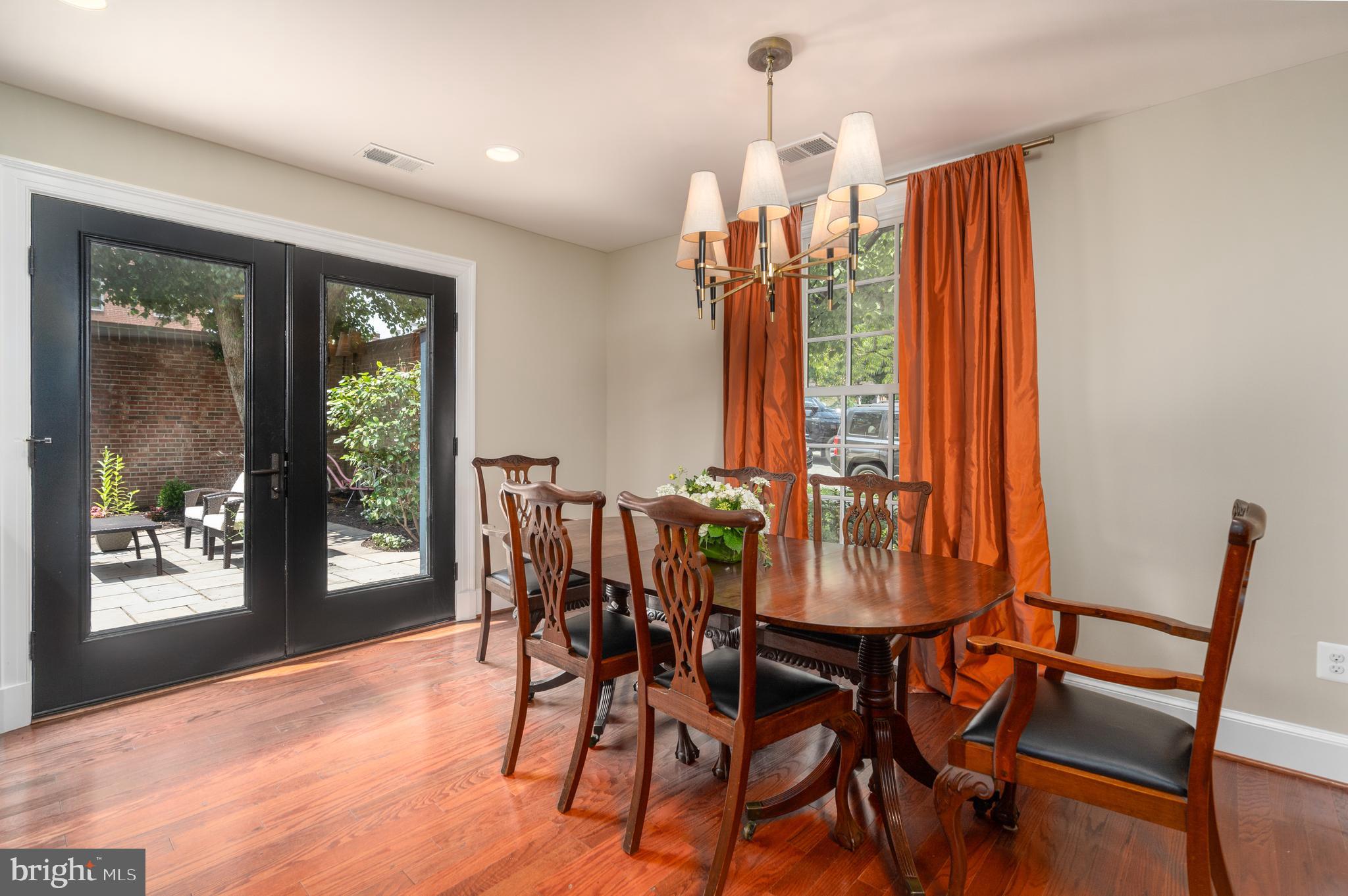 OLD TOWN ALEXANDRIA - Residential