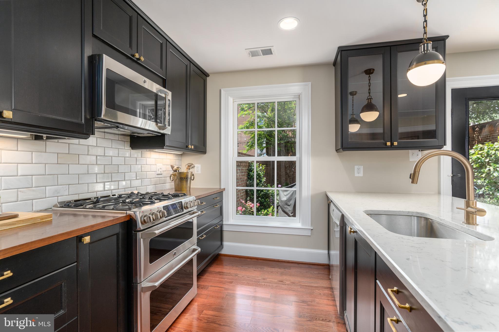 OLD TOWN ALEXANDRIA - Residential