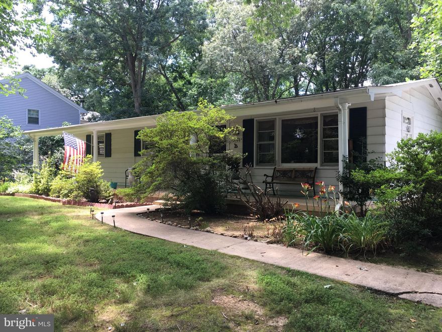 Wow! Over Half an Acre on a quiet street close to everything! Owner is motivated and has found Home of choice so bring your offers! This 3 Bedroom 3 Full Bath home is ready for you to update and make your own right in the heart of Springfield. The Dog kennel/runs can stay or go at your choice. Yard is completely fenced, Pergo floors, fridge, G/disposal, dishwasher and roof less than 5 yrs old.