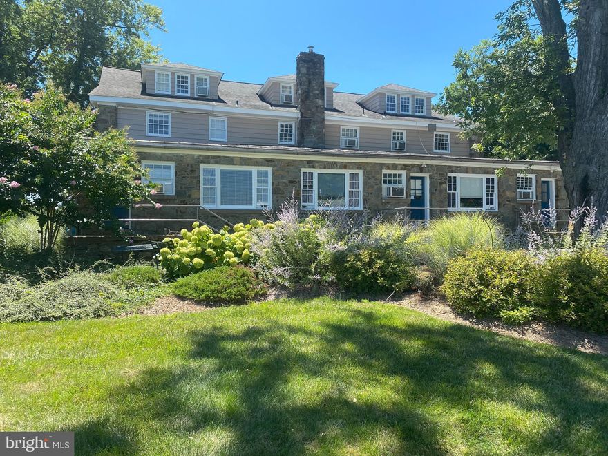 Located in HUB Zone. Main level- 1 large open area with large windows, 1 private offices with 1 bathroom, and kitchenette. 3rd floor has 1 private office with private bathroom.

 Landlord will paint space color of Tenants choice. 
 
Park like setting with large front lawn, landscaping, and lots of parking.  2 units of 1350 sq ft currently used as one- 2700 sq ft. Can be divided. Each has separate entrance. Easy access to Dulles Greenway, Rt 15, Rt 7.