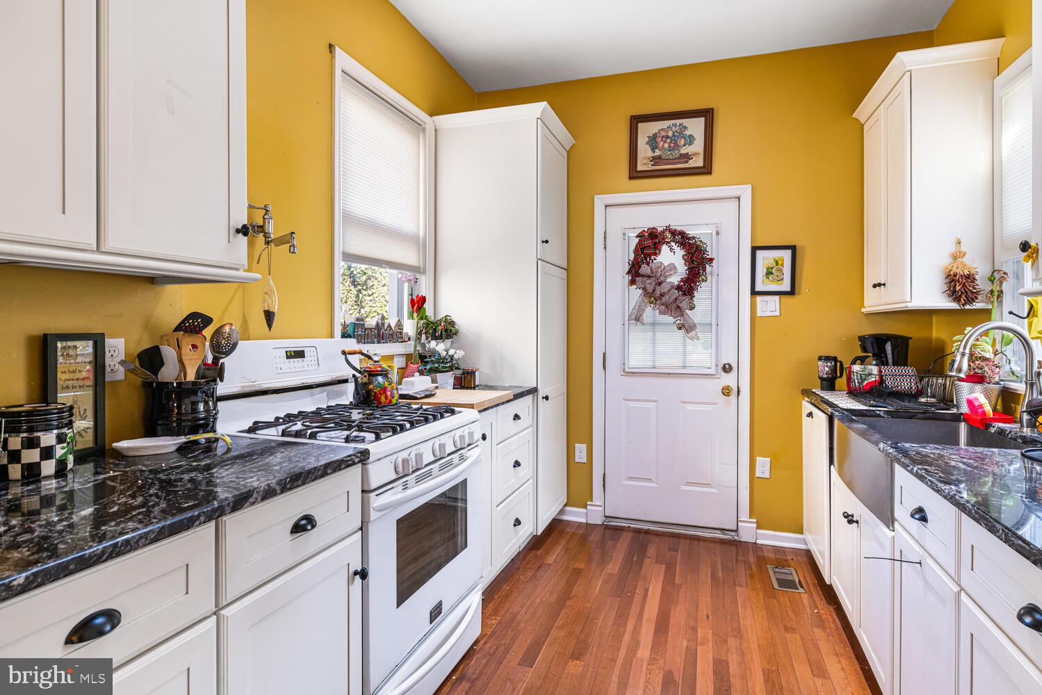 JERICHO MANOR - Residential