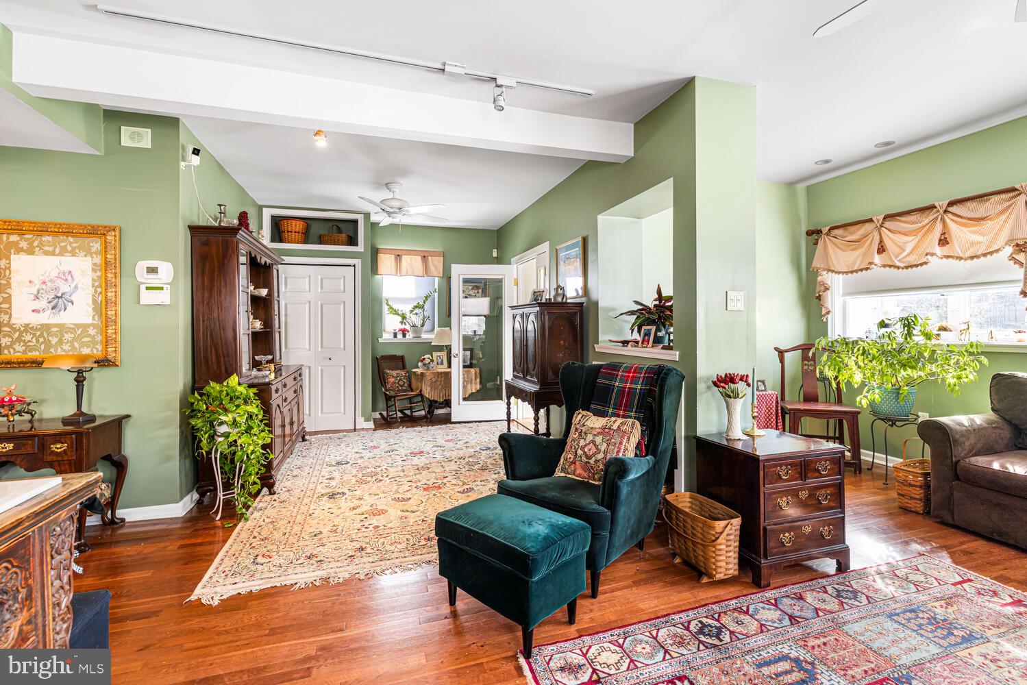 JERICHO MANOR - Residential