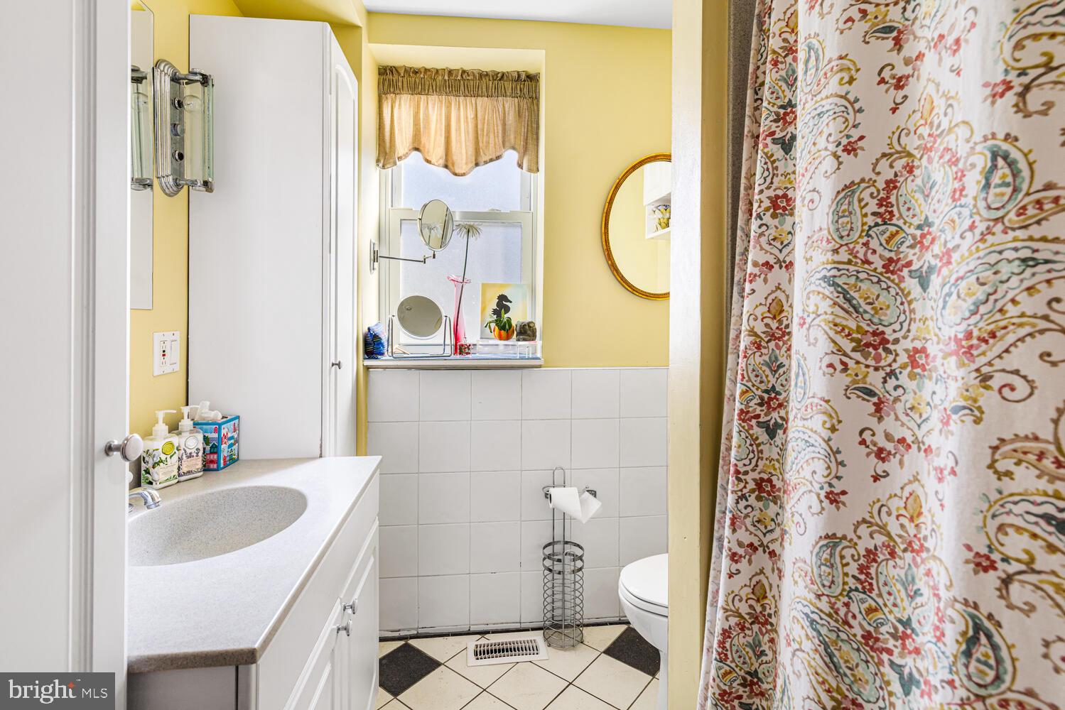 JERICHO MANOR - Residential