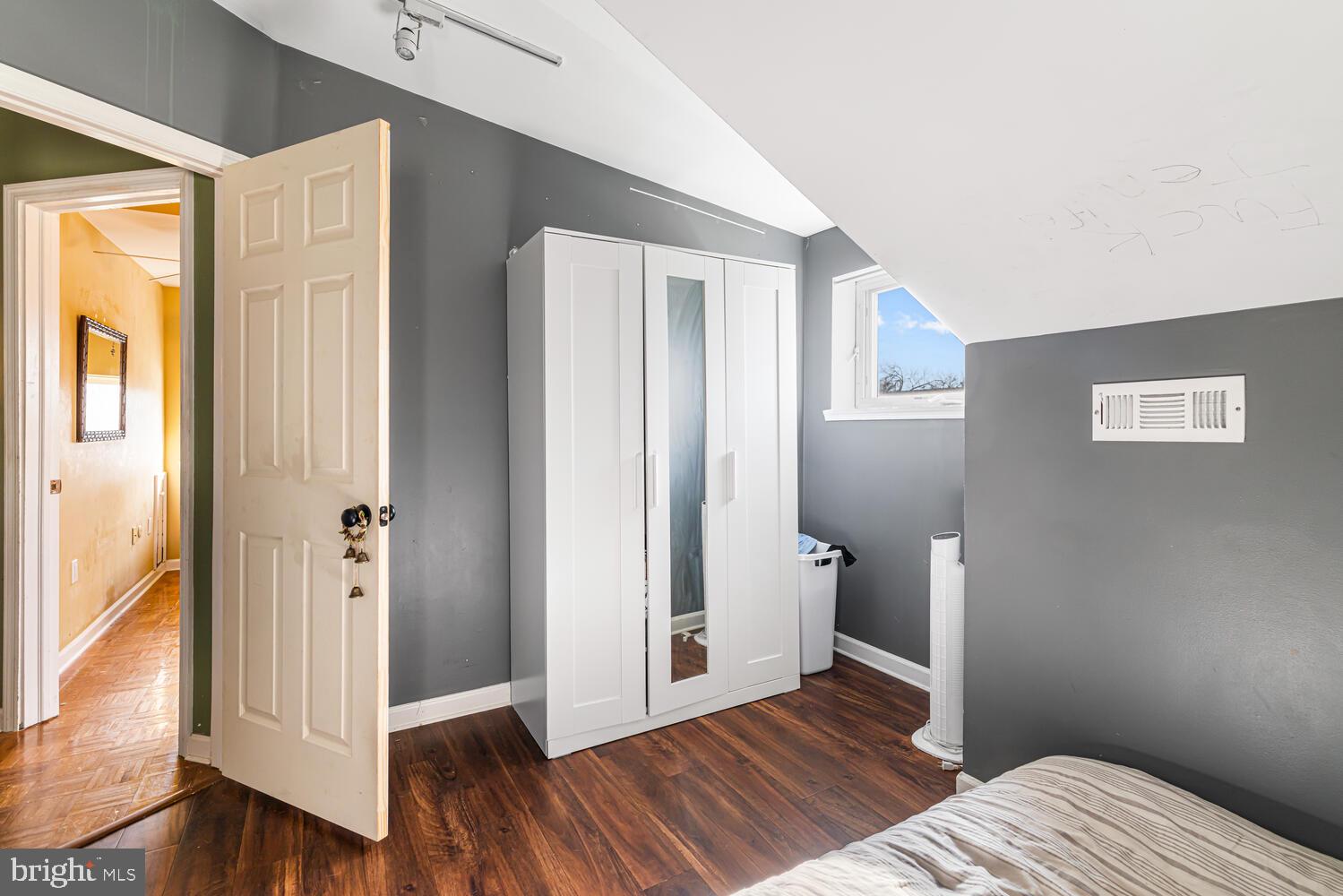 JERICHO MANOR - Residential