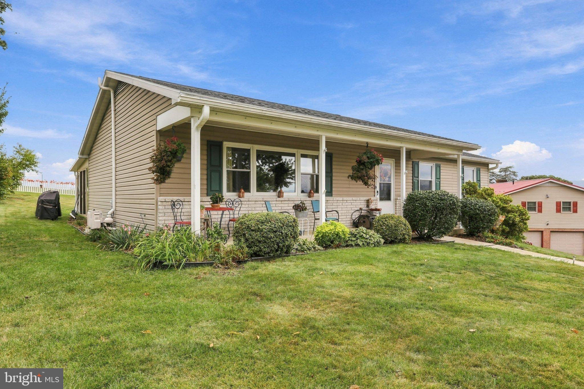 4 BUCKINGHAM DRIVE