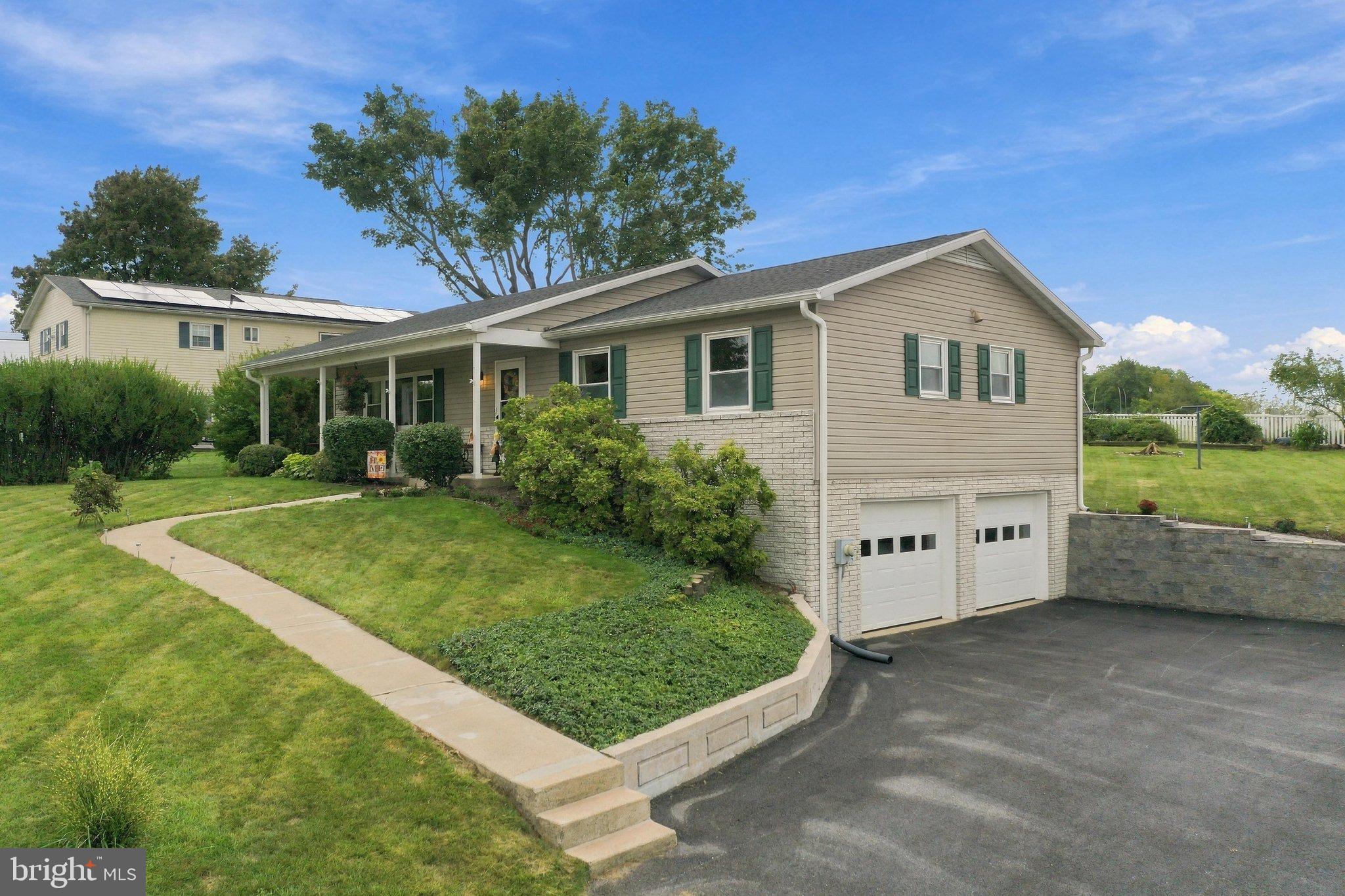 4 BUCKINGHAM DRIVE