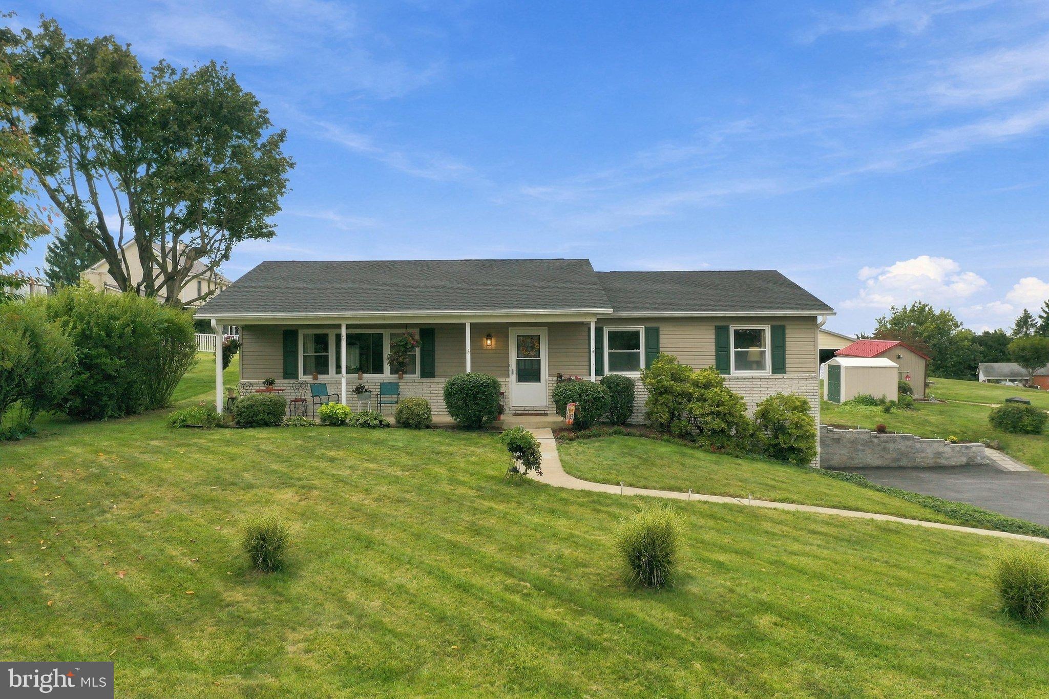 4 BUCKINGHAM DRIVE