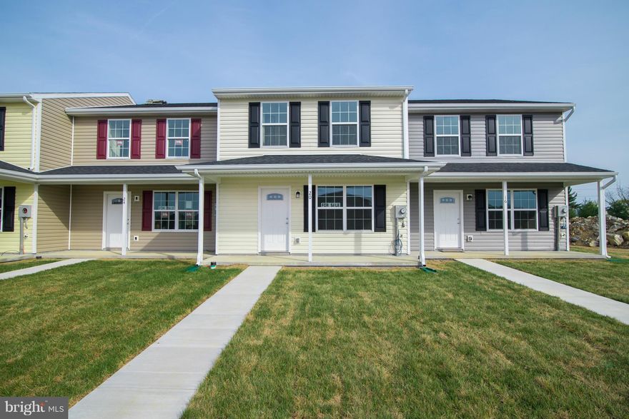 Now through 2/29/2016 get $3,000 in FREE upgrades & UP TO $5,000 of Buyer CLOSING COSTS! These New Town Homes Feature an UPDATED & OPEN Floor Plan, Large Living Room, Spacious Eat-In Kitchen w/Walk-In Pantry & Upgraded Cabinets! Comfortable Master w/Walk-In Closet, 2nd Floor Laundry, COVERED FRONT PORCH & Back Yard Concrete Patio. Visit our Onsite Model. *Similar Construction.