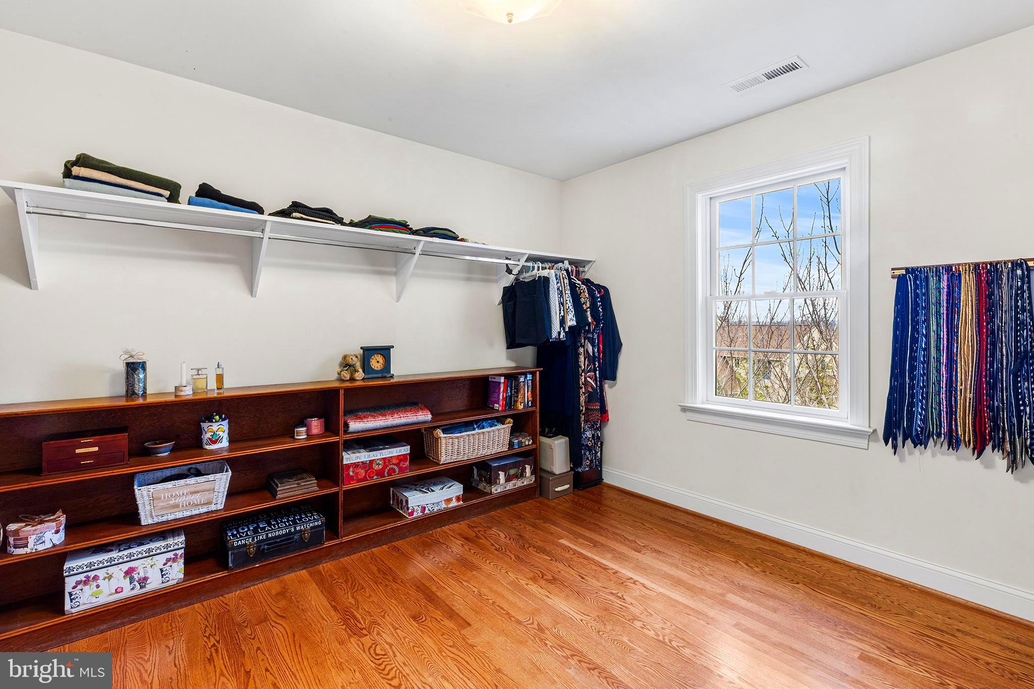 WHITEGATE - Residential