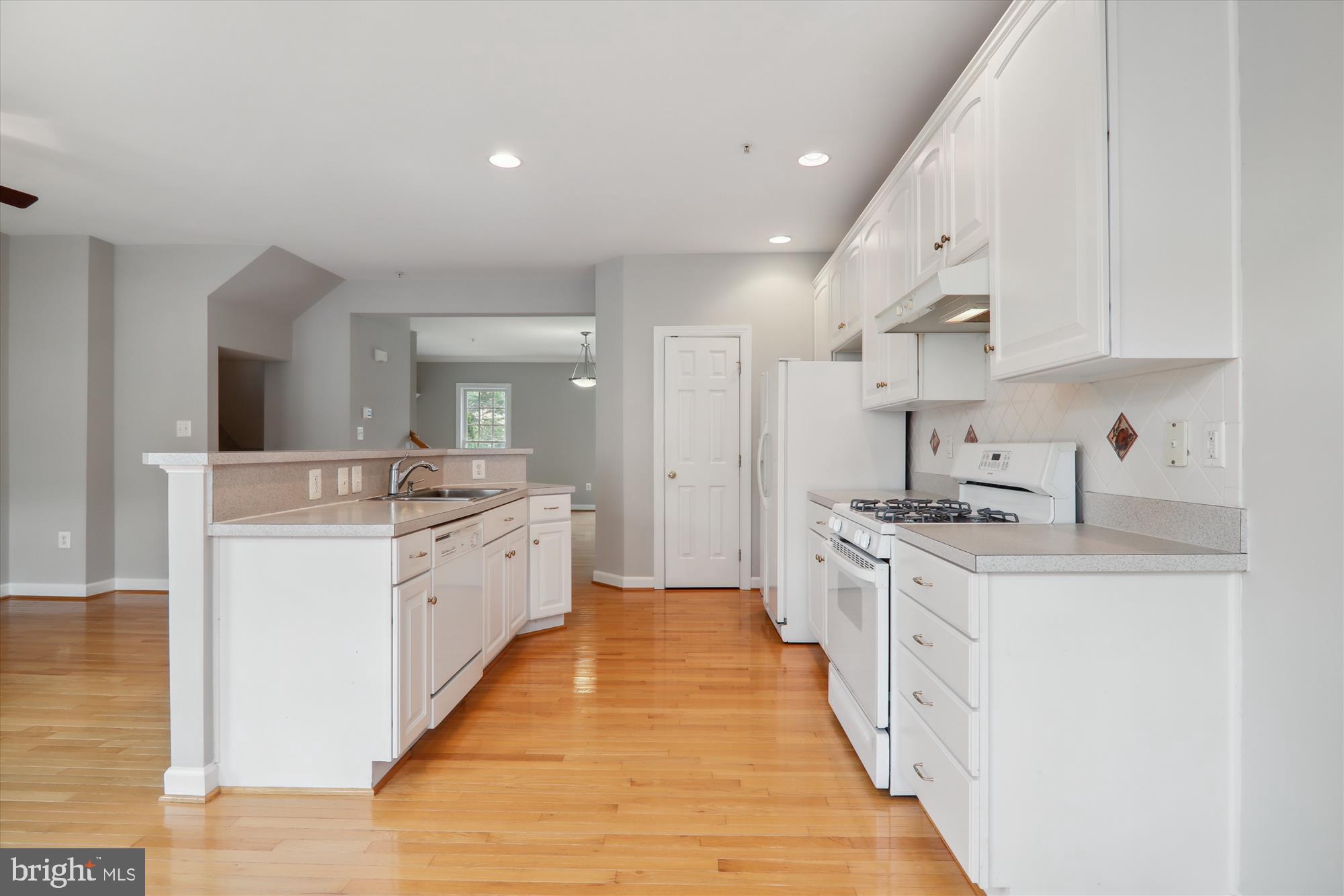 KINGSVIEW VILLAGE - Residential