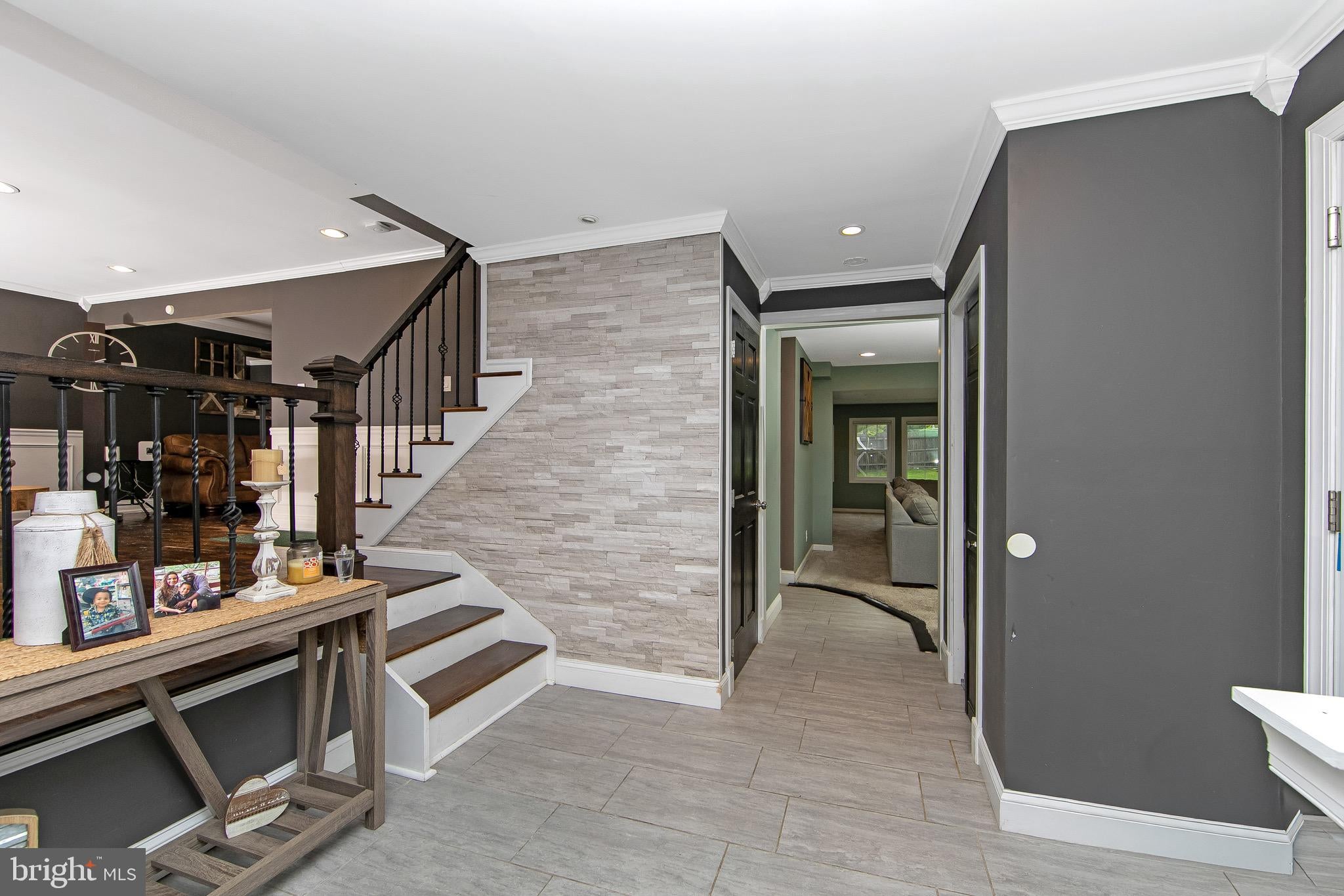 10 FORREST DR