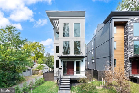 Photo of 6116 30th Street NW, WASHINGTON, DC 20015 (MLS # DCDC2281394)