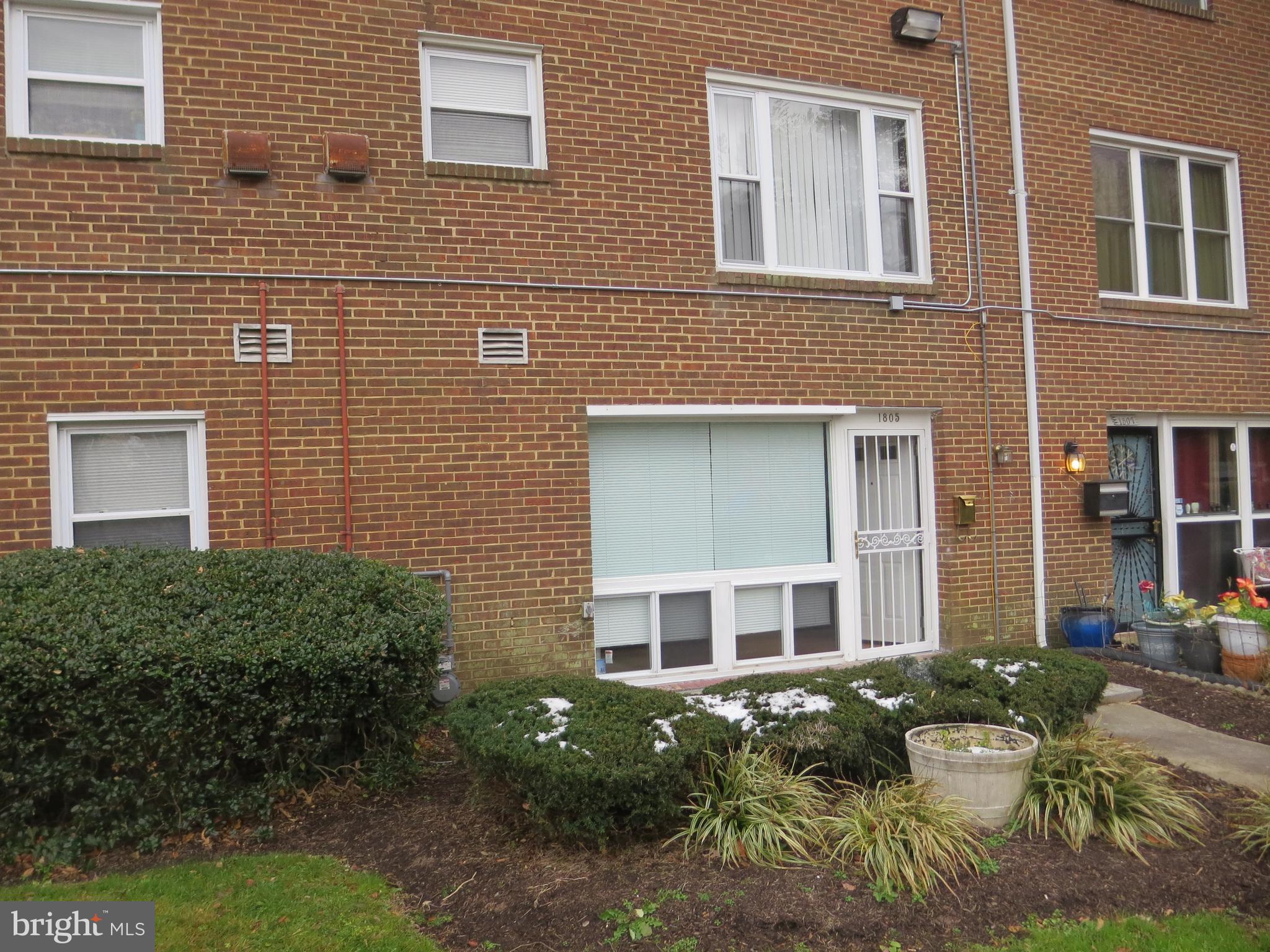 OLD TOWNE VILLAGE CONDOMINIUMS - Residential Lease