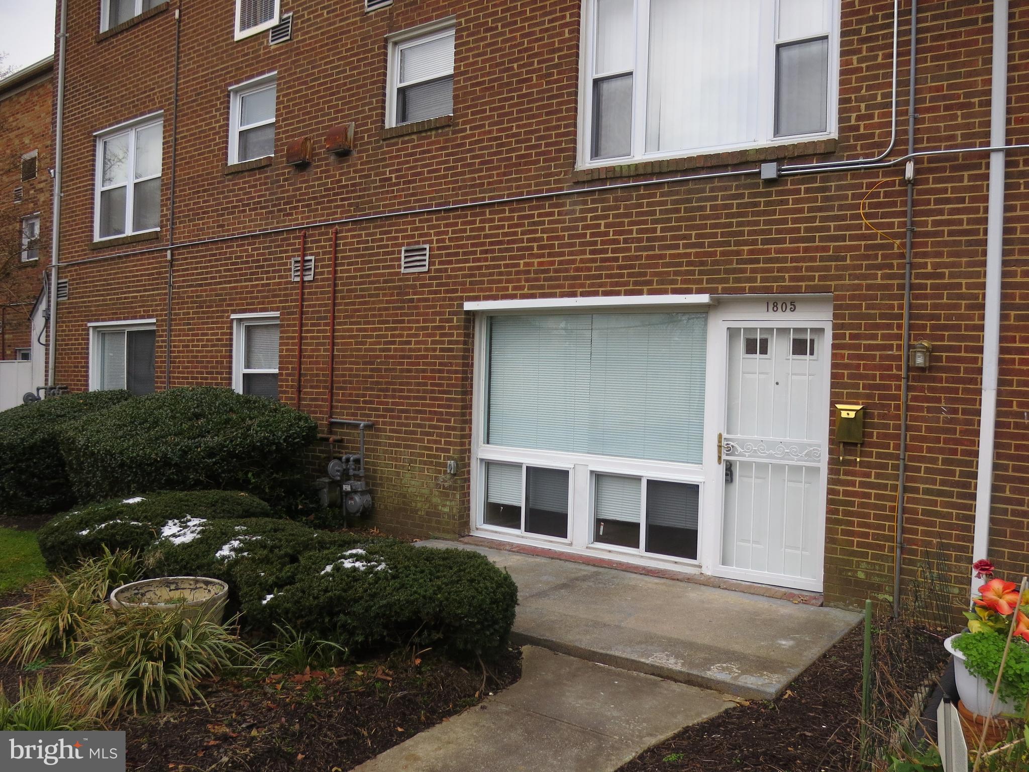 OLD TOWNE VILLAGE CONDOMINIUMS - Residential Lease