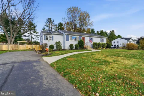 17 Woosamonsa Road, Pennington, NJ MLS: NJME2069540