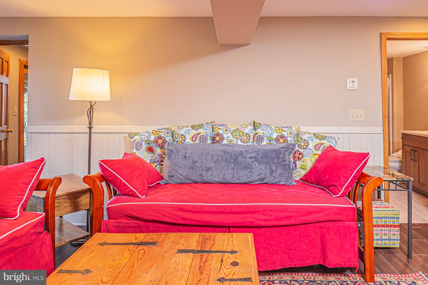 TURKEY NECK - Residential