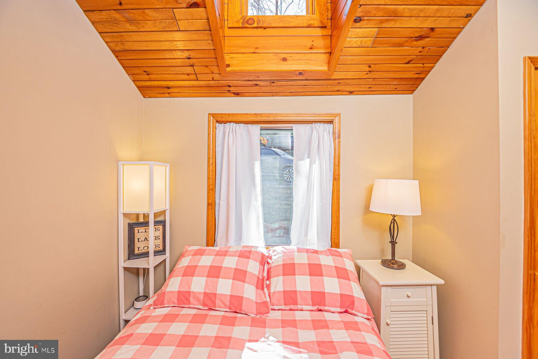 TURKEY NECK - Residential