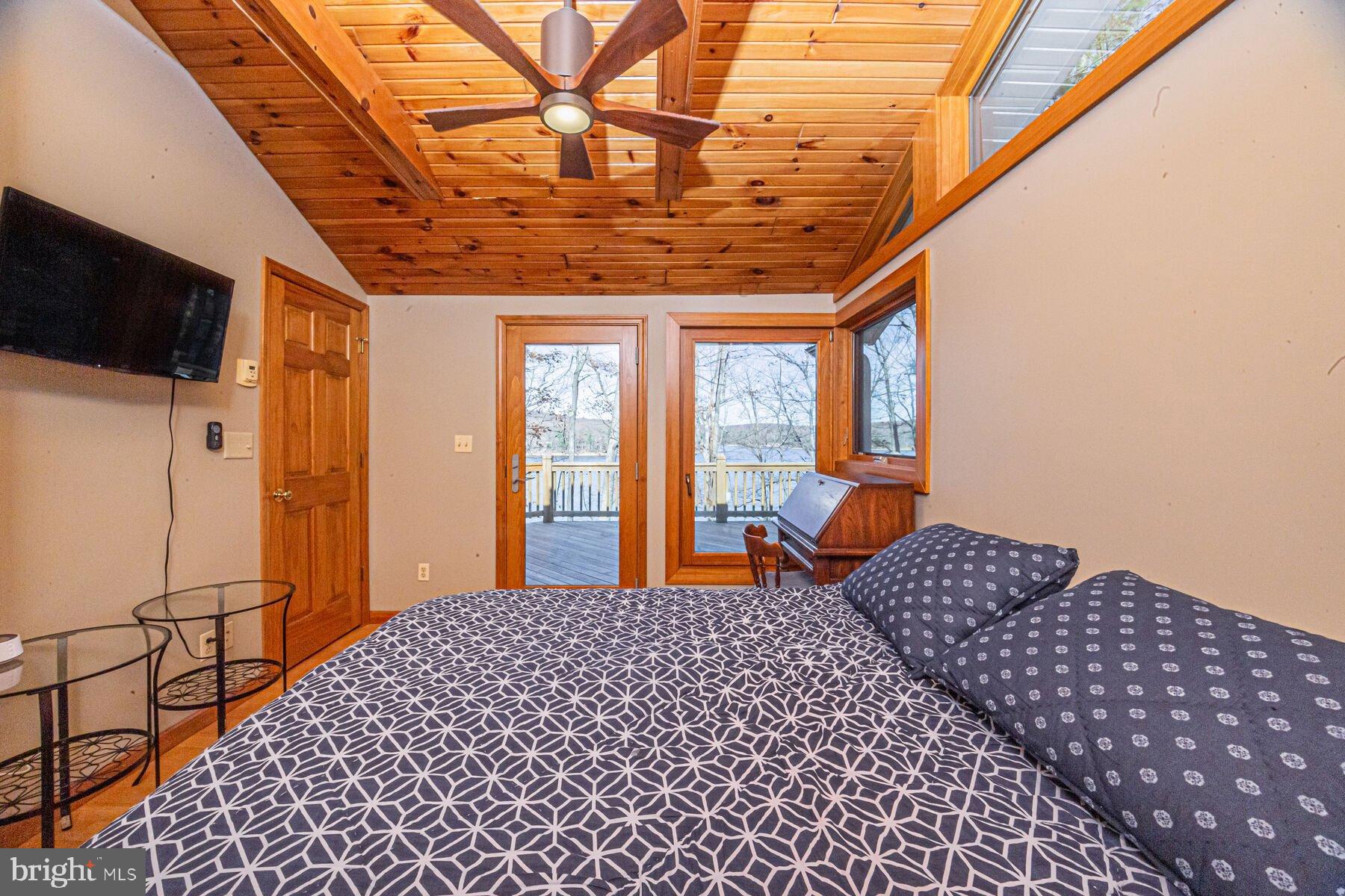 TURKEY NECK - Residential