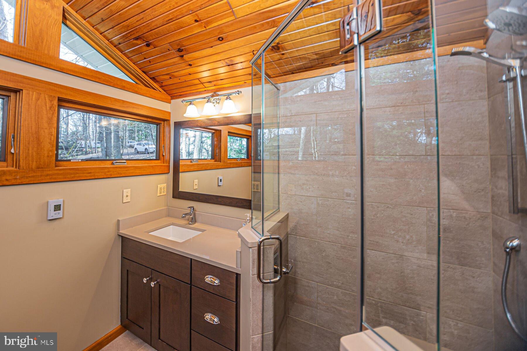 TURKEY NECK - Residential