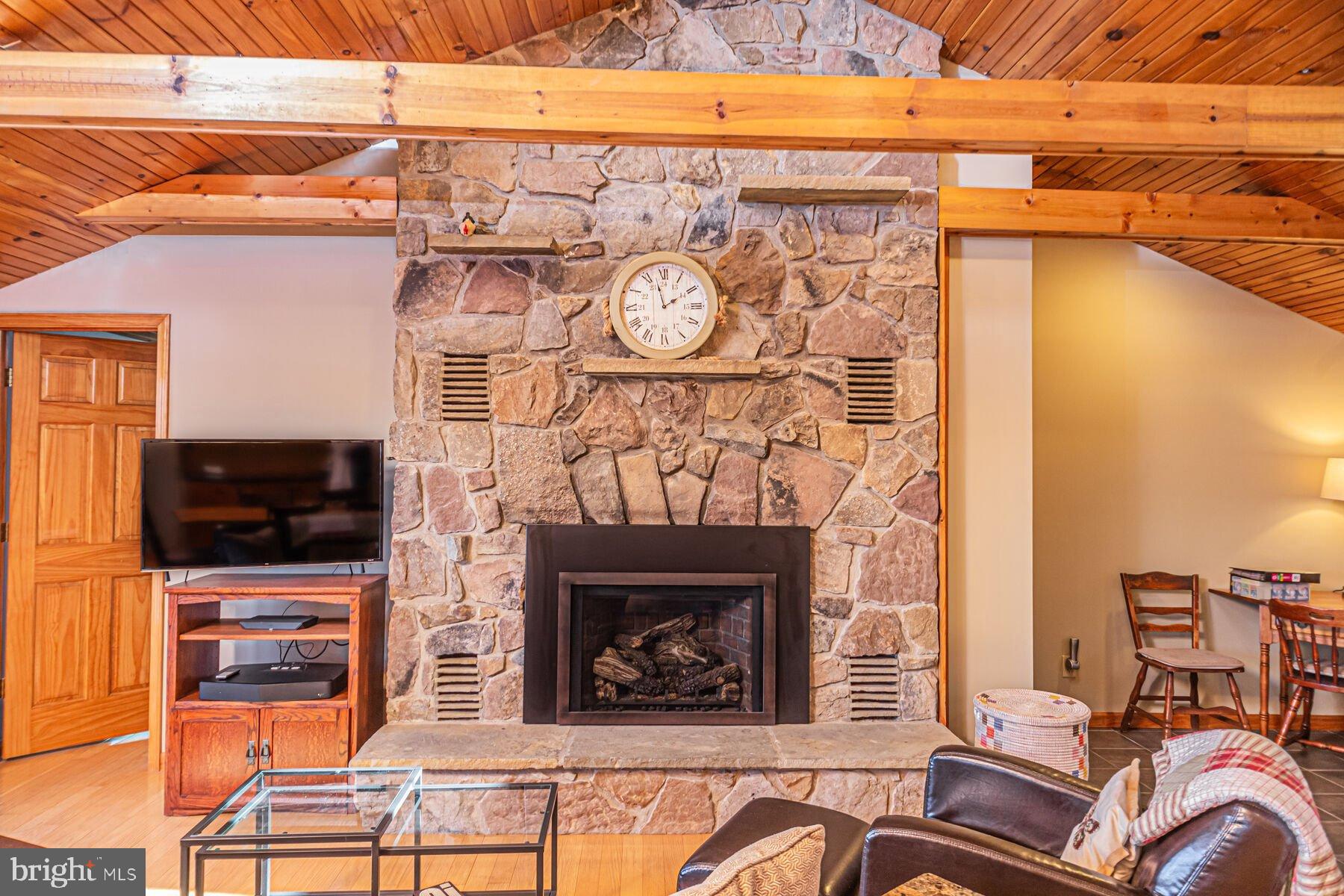 TURKEY NECK - Residential