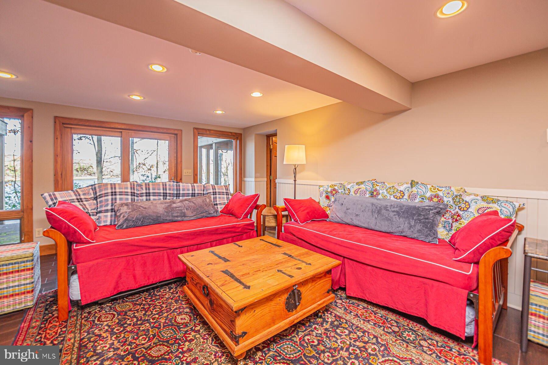 TURKEY NECK - Residential