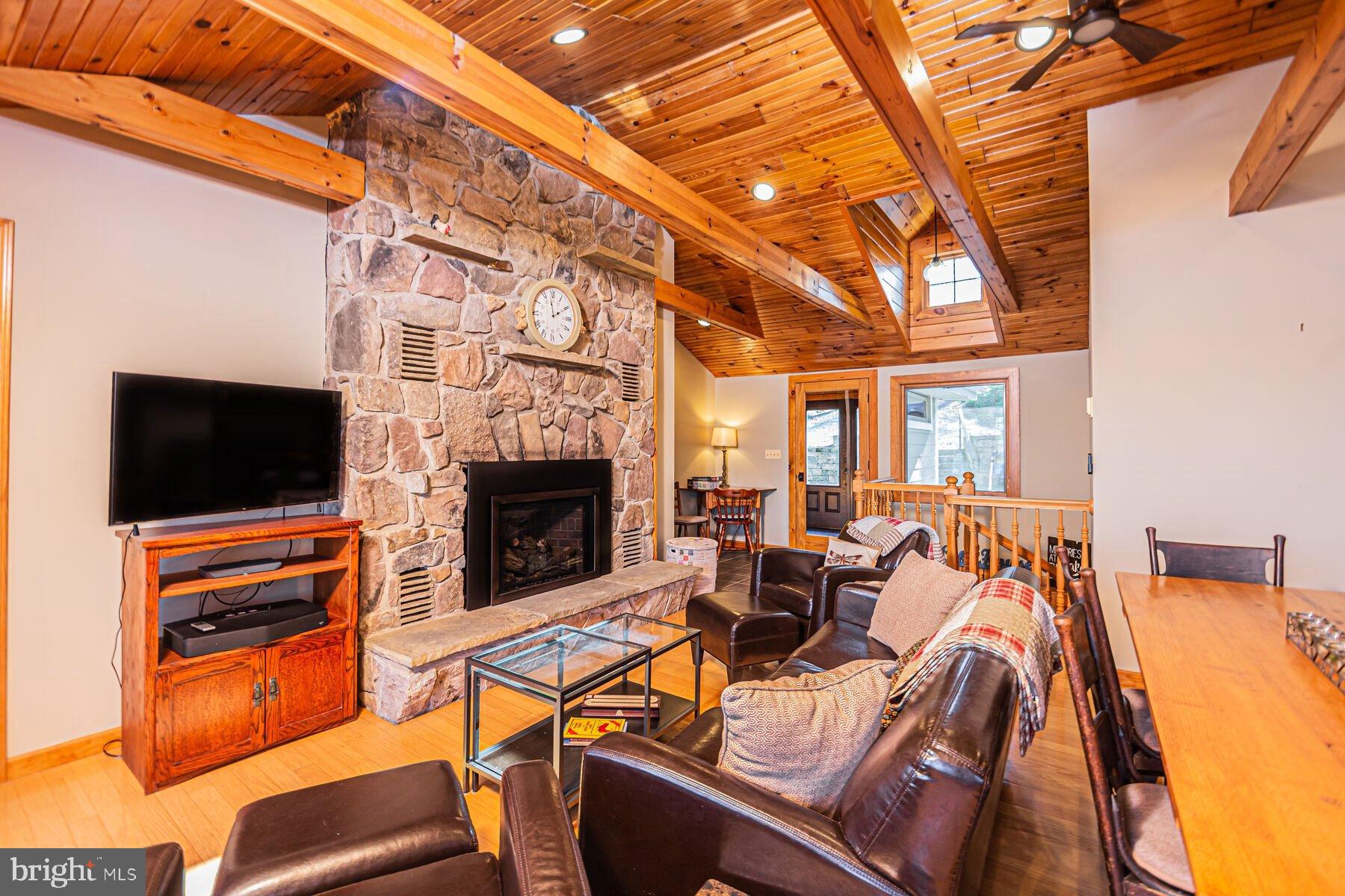 TURKEY NECK - Residential