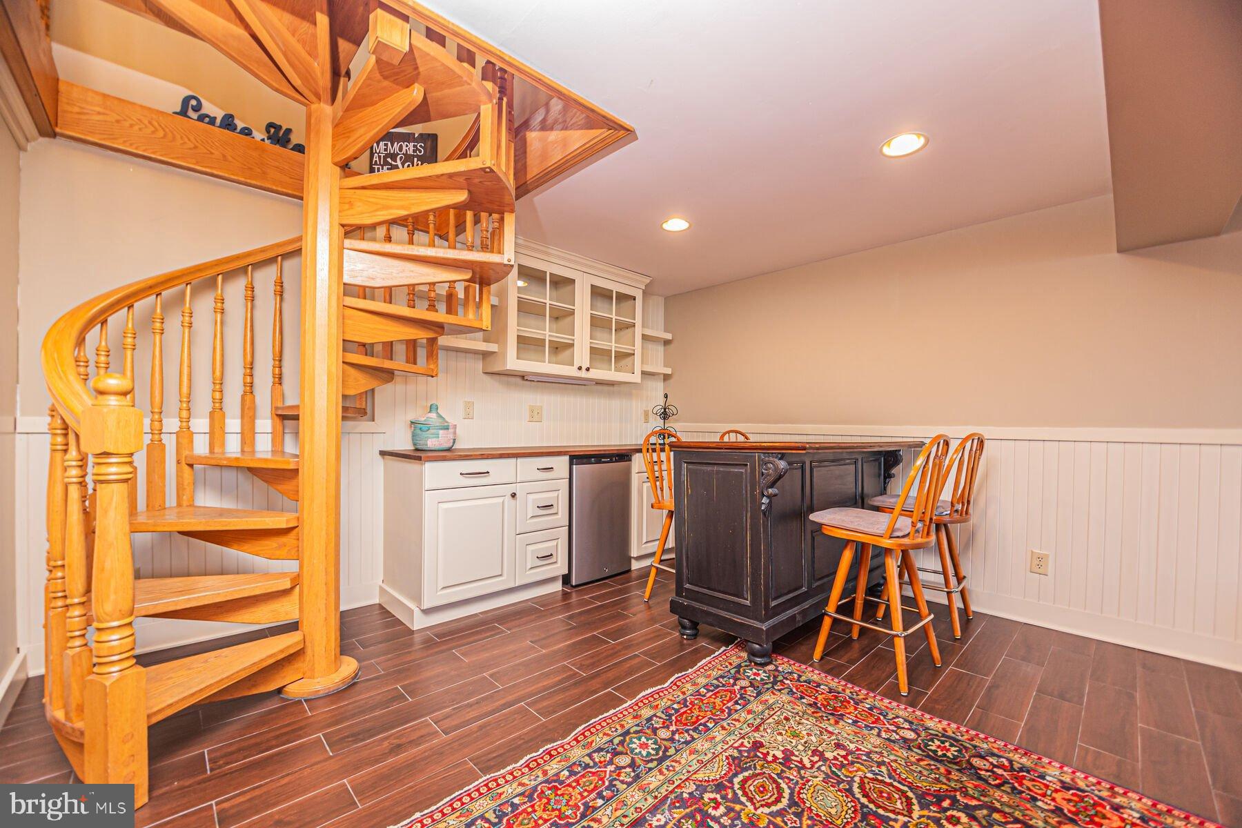 TURKEY NECK - Residential