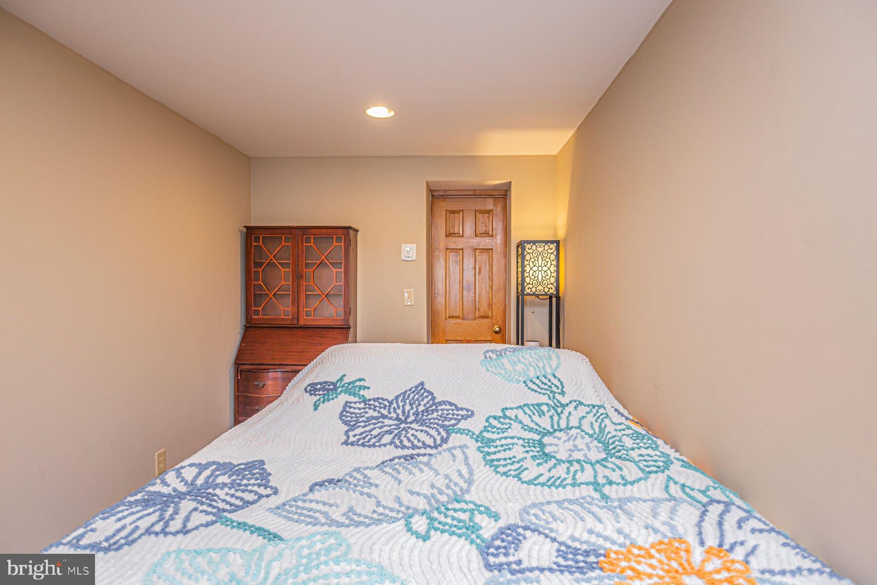 TURKEY NECK - Residential