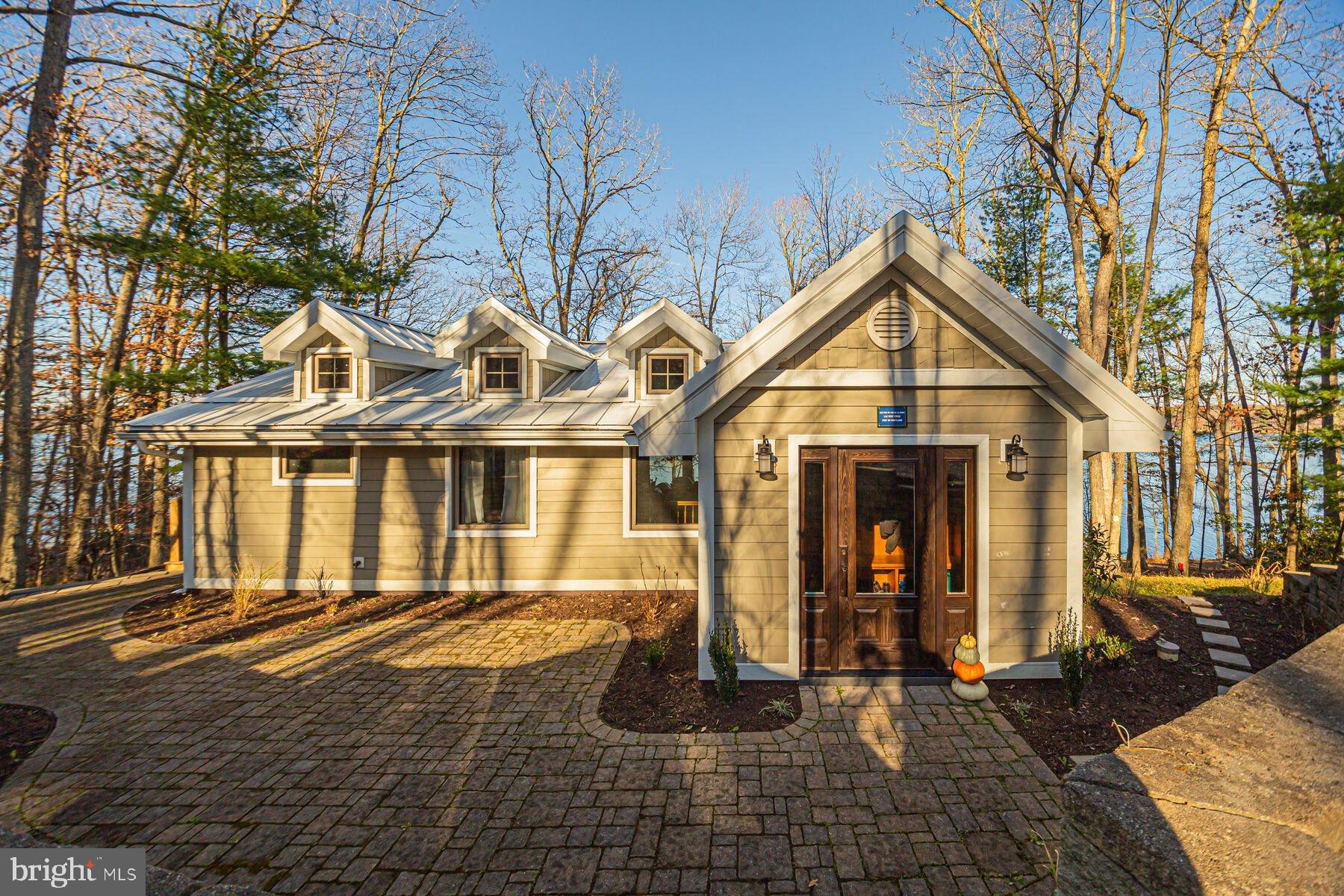 TURKEY NECK - Residential