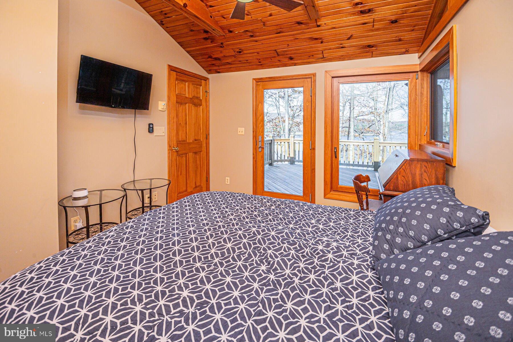 TURKEY NECK - Residential