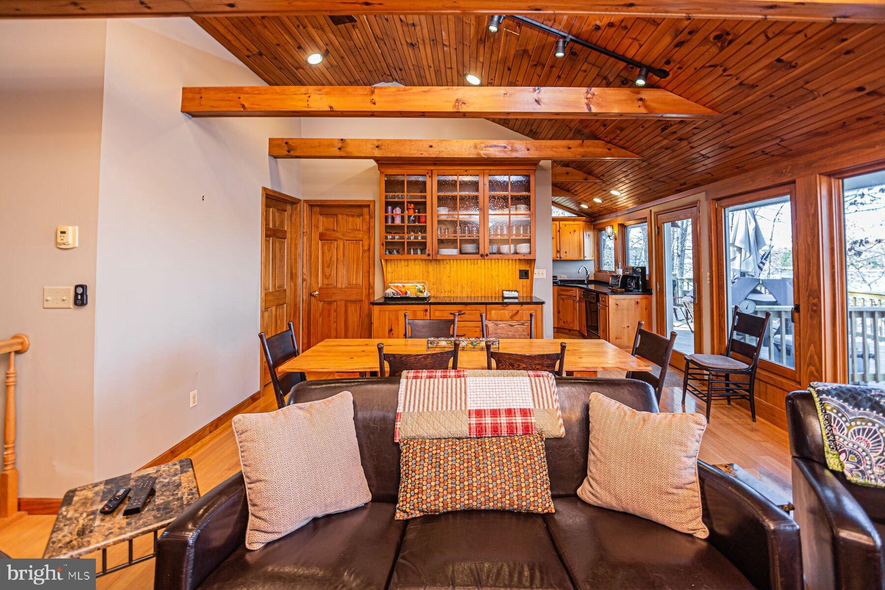 TURKEY NECK - Residential