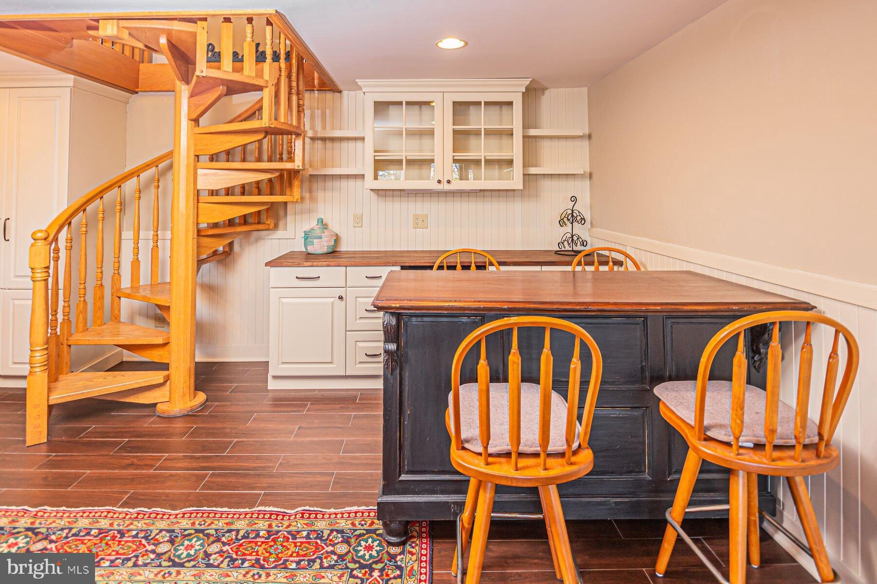 TURKEY NECK - Residential