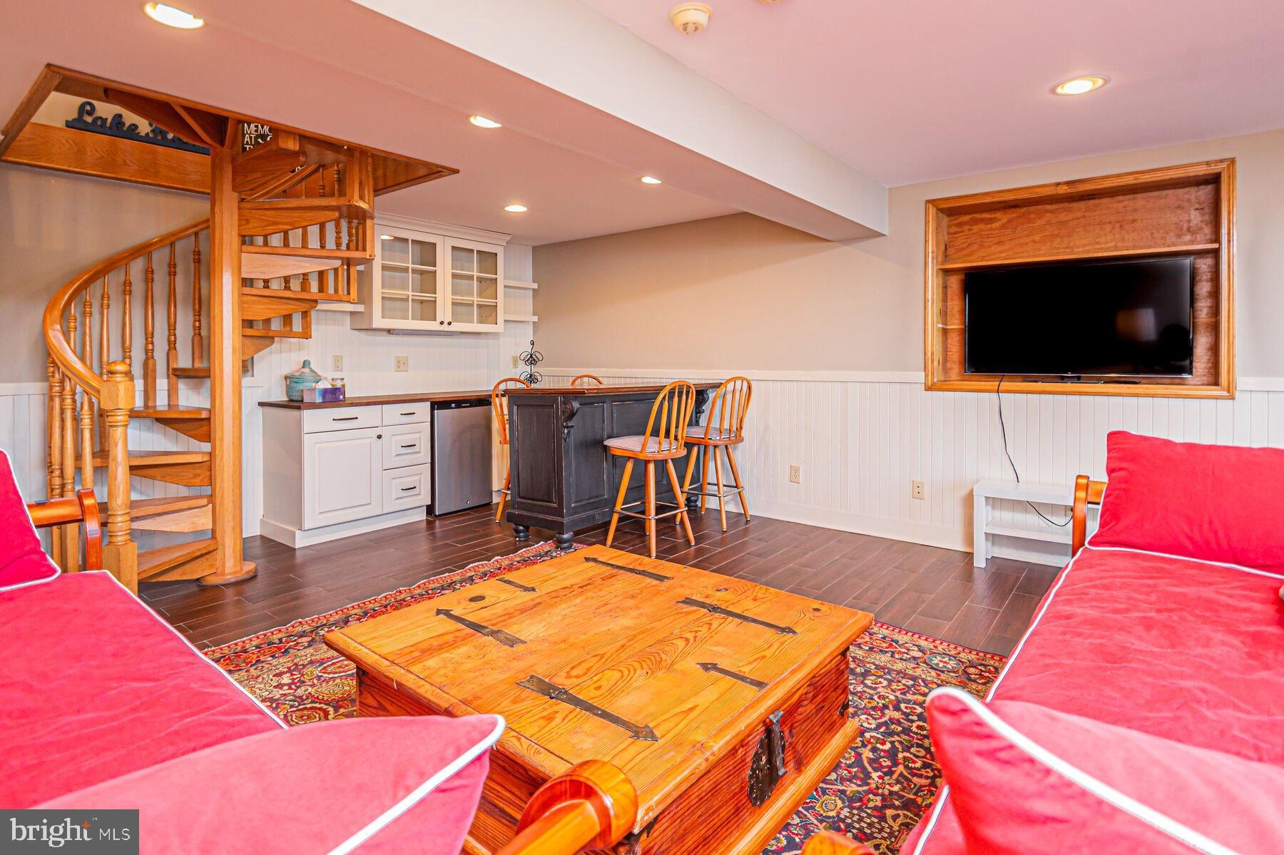 TURKEY NECK - Residential