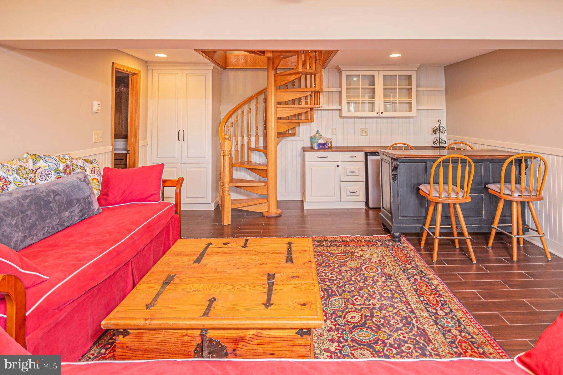 TURKEY NECK - Residential