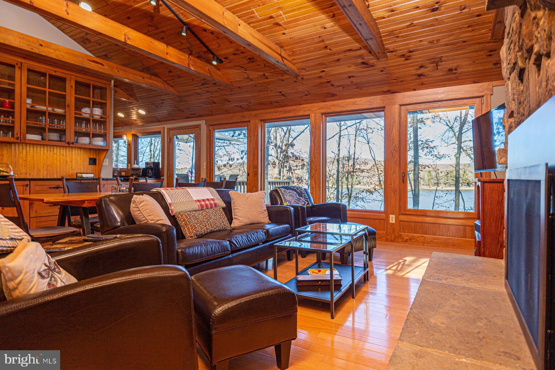 TURKEY NECK - Residential