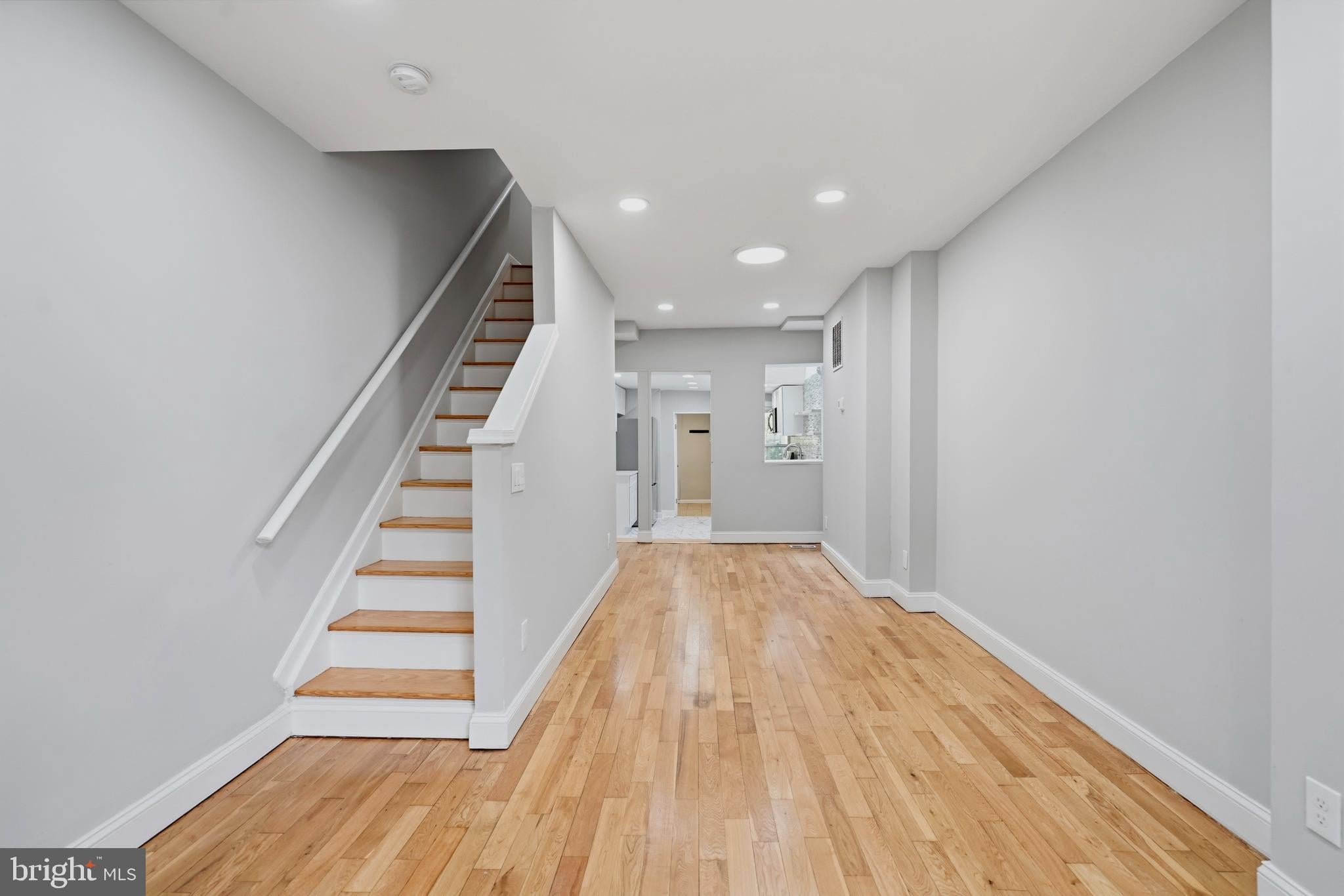 937 W LOMBARD STREET