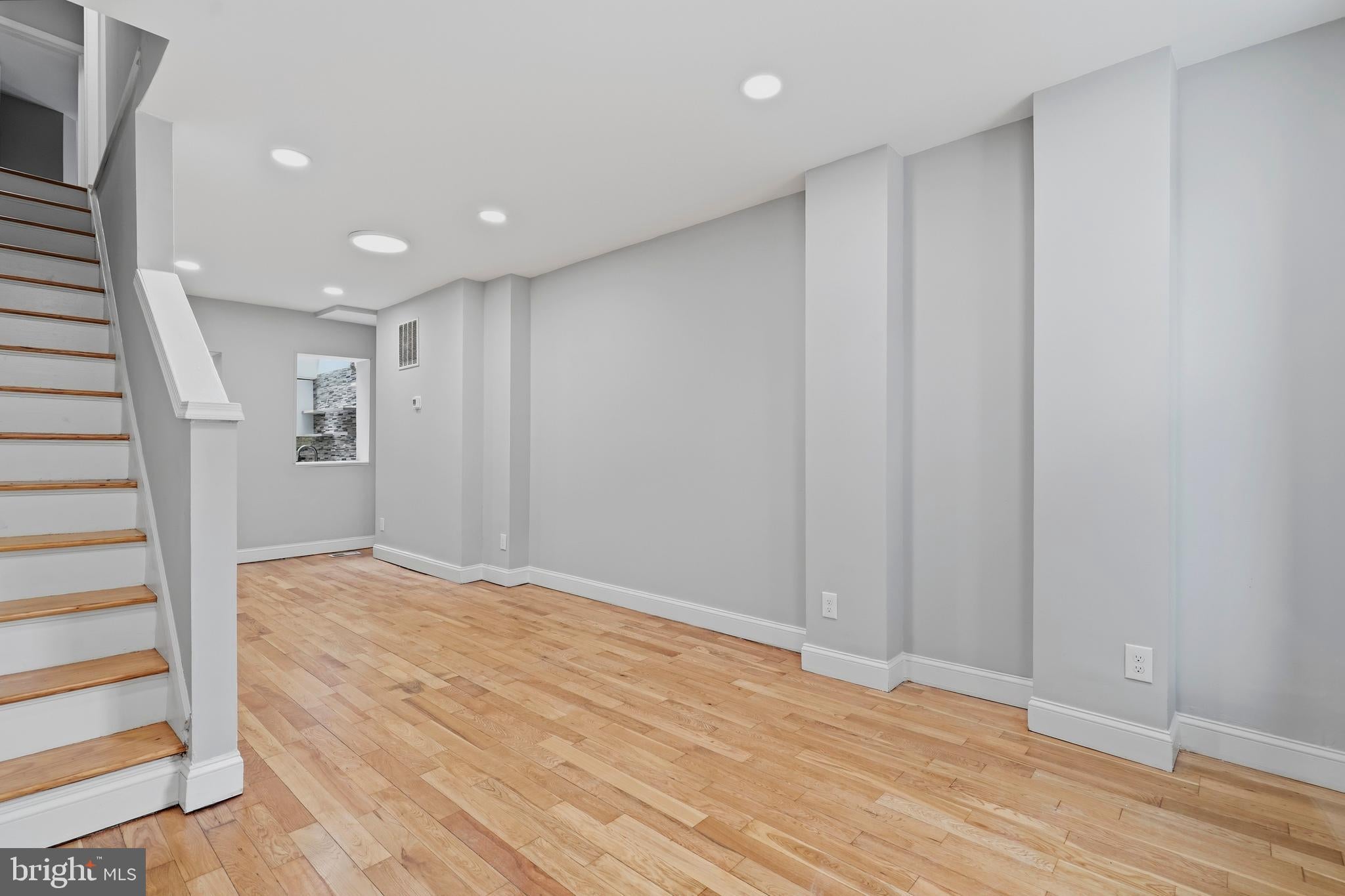937 W LOMBARD STREET