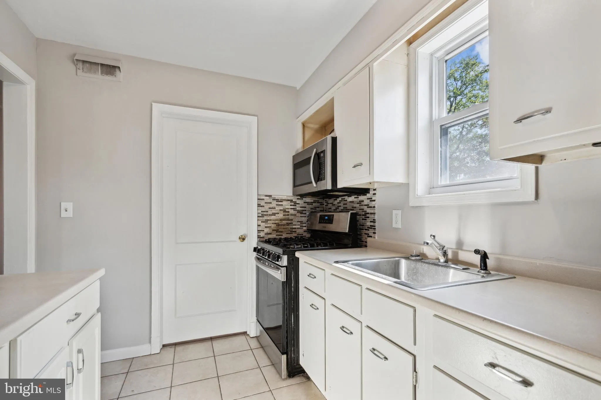 Hyattsville, Maryland 20782, United States, 3 Bedrooms Bedrooms, ,1 BathroomBathrooms,Residential,Active,36091