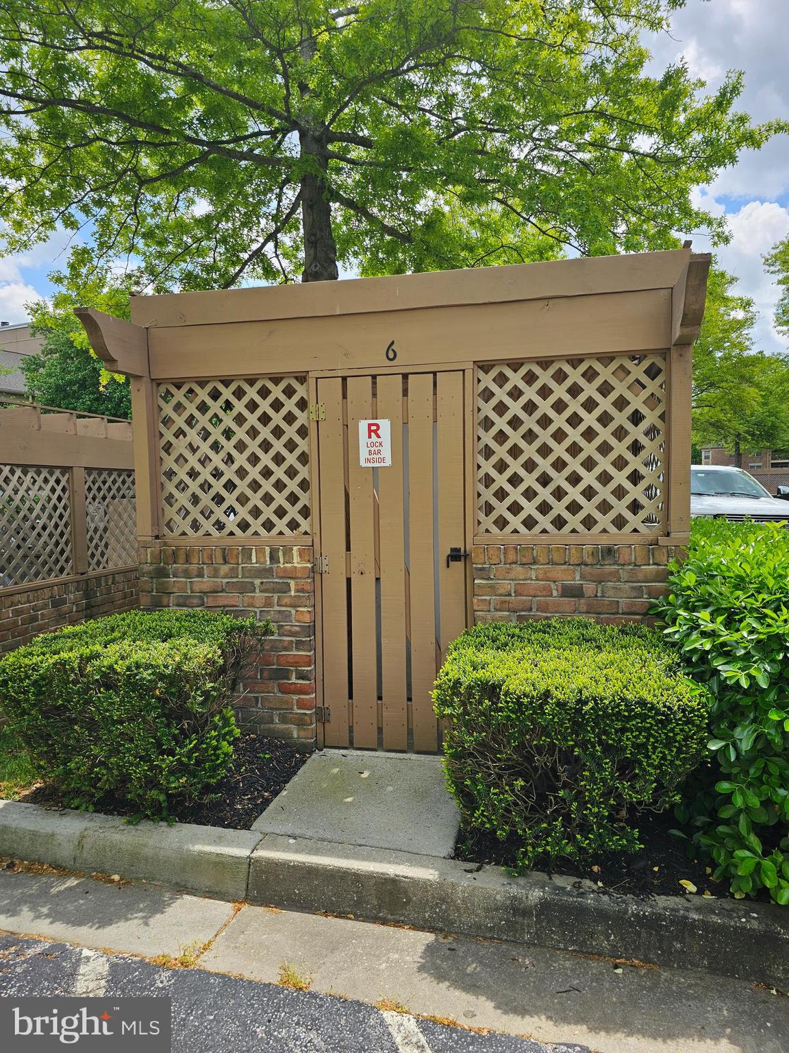 QUAIL CREEK CONDOS - Residential