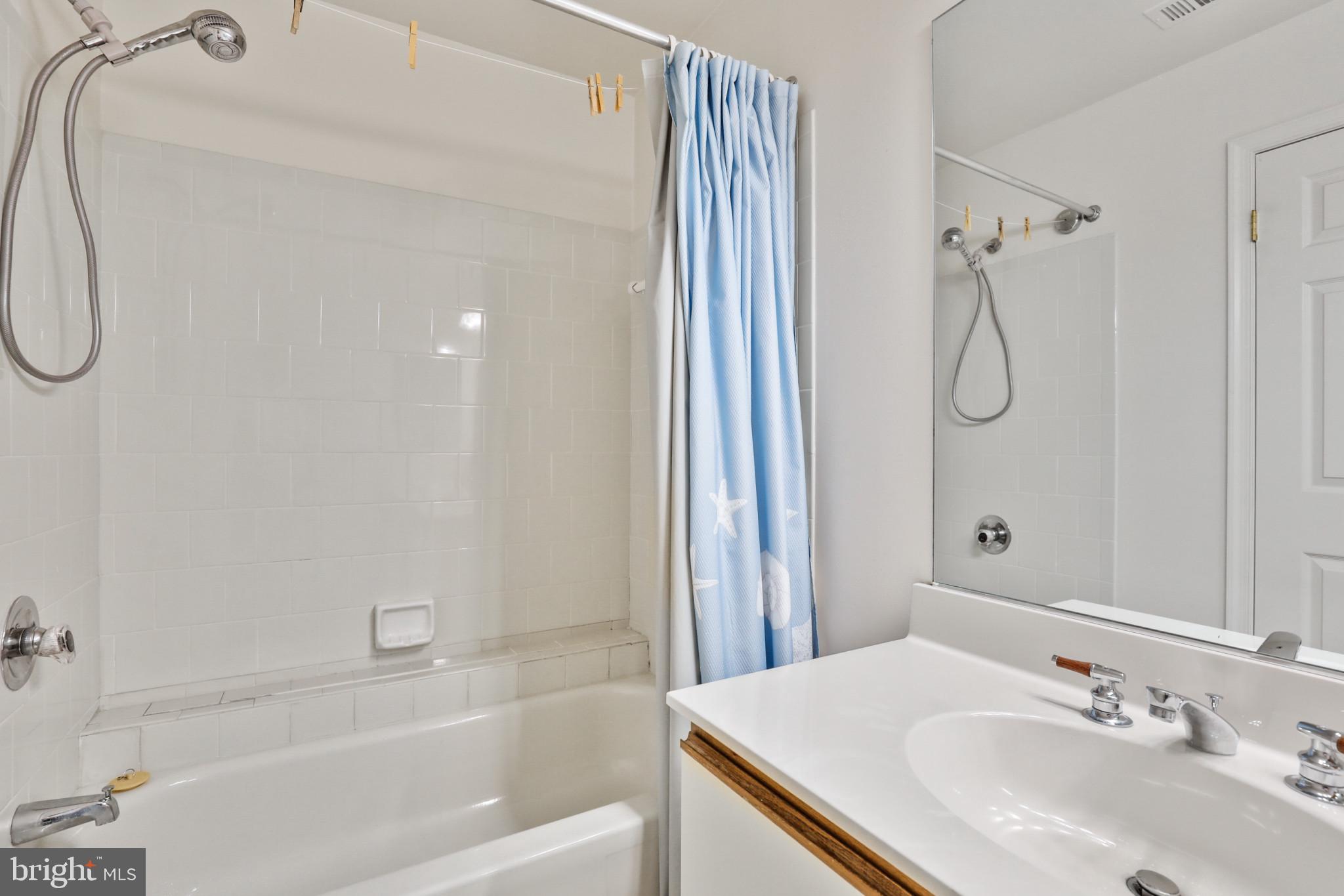 QUAIL CREEK CONDOS - Residential