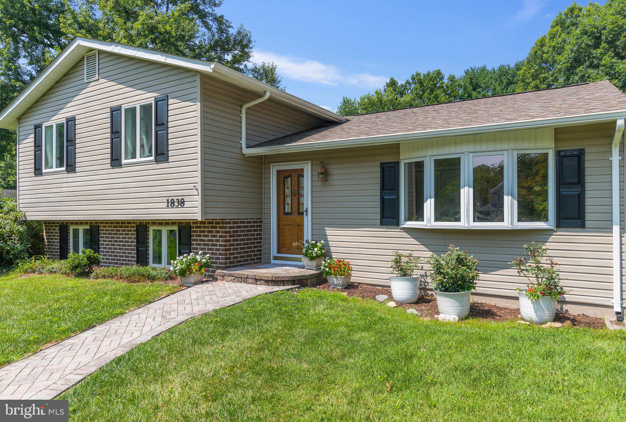 1838 BRETT COURT