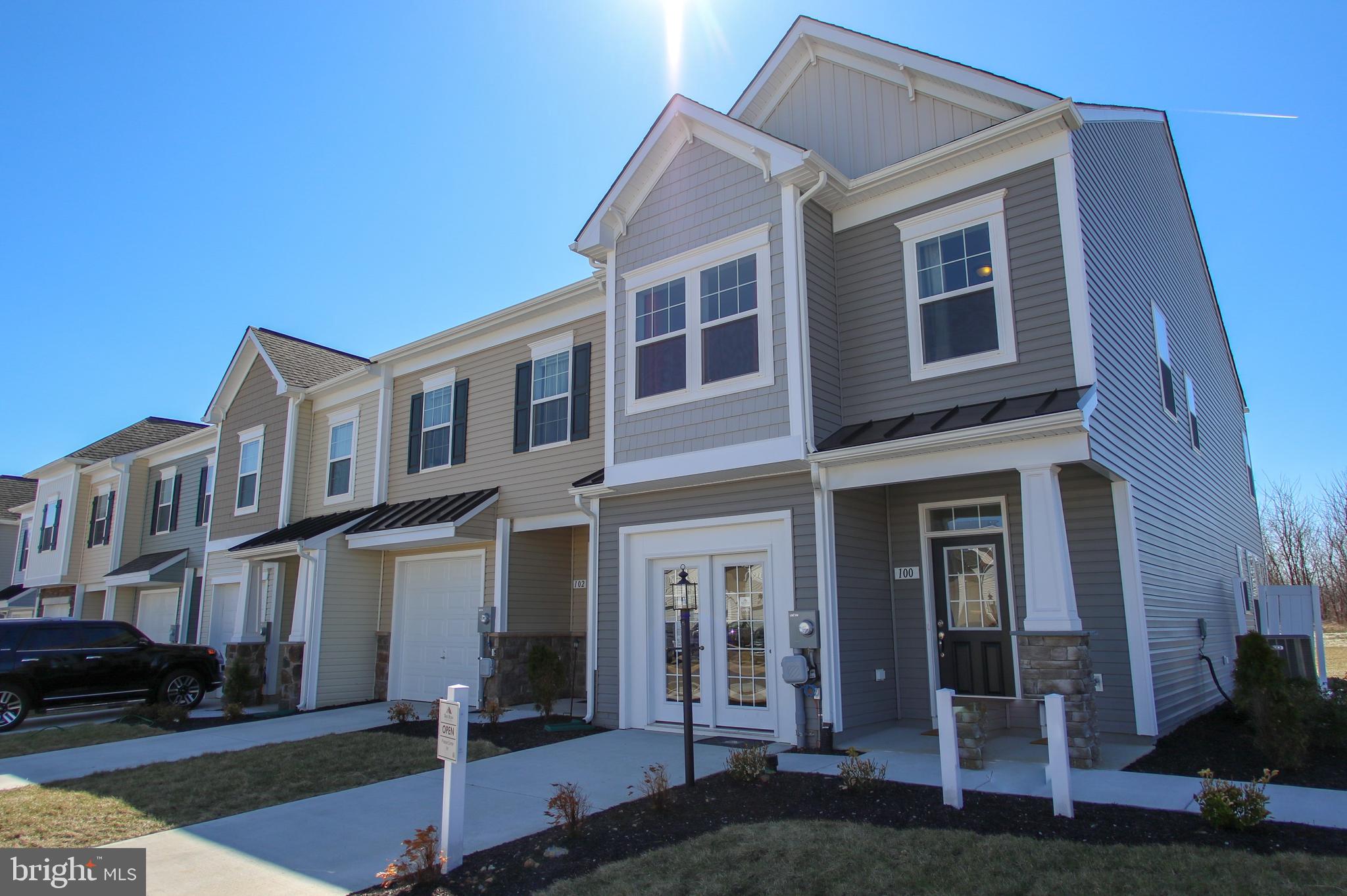 OVERLOOK AT RIVERSIDE TOWNHOMES - Residential