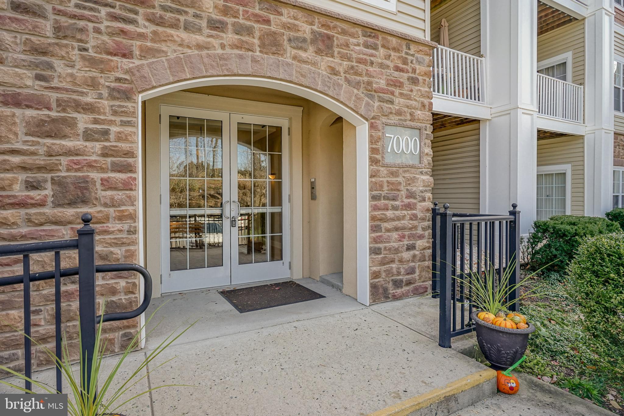 CREEKSIDE VILLAGE - Residential