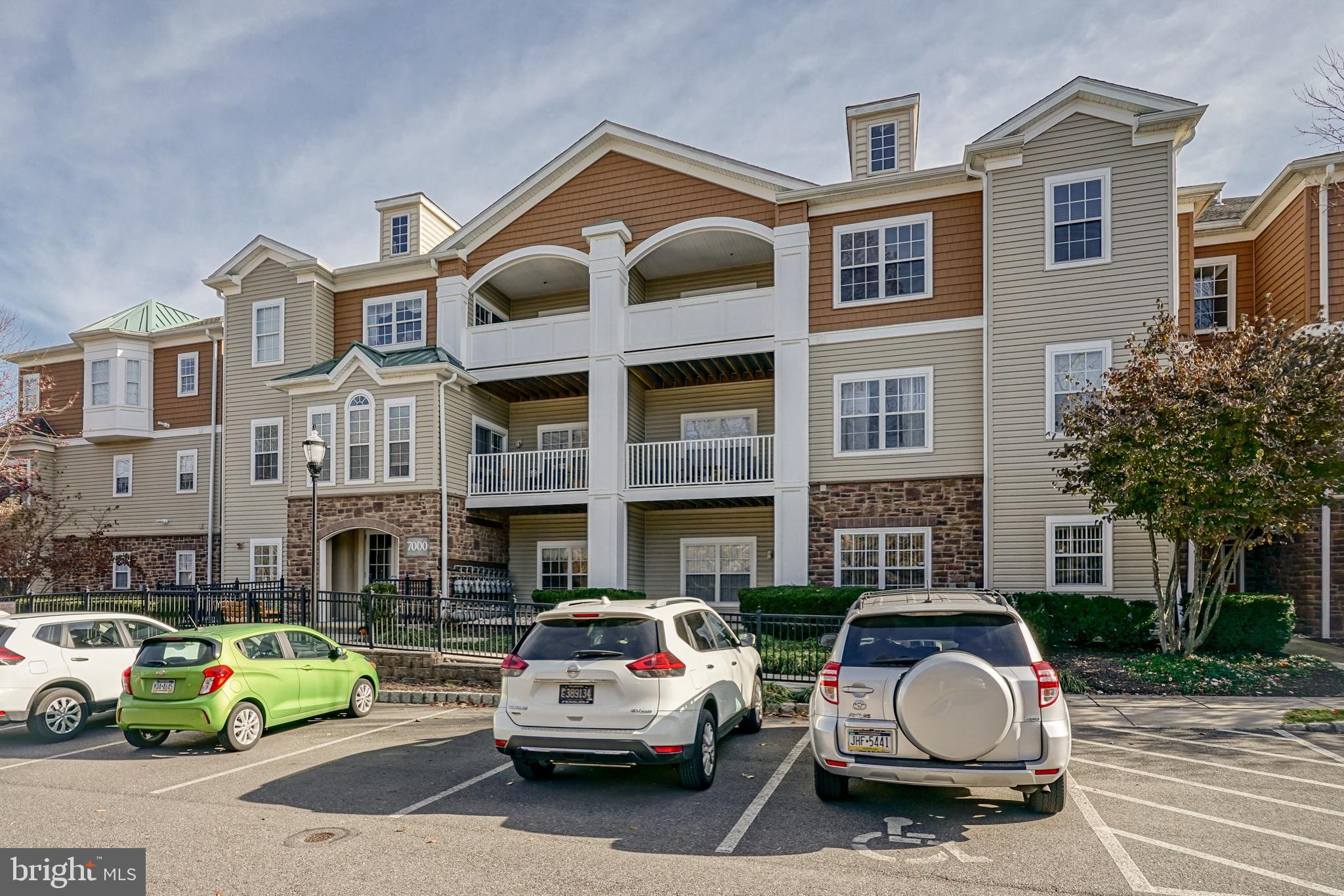 CREEKSIDE VILLAGE - Residential