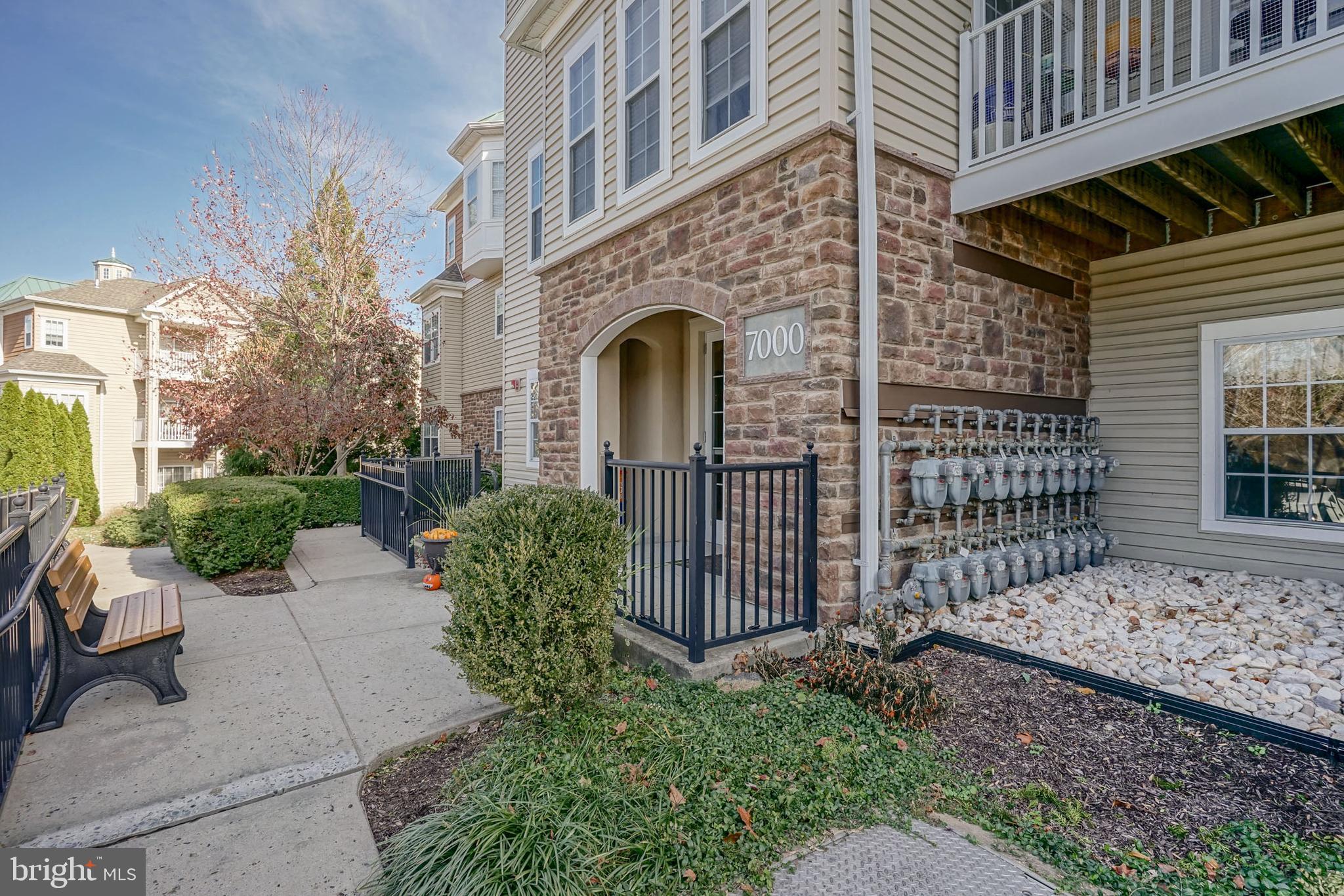 CREEKSIDE VILLAGE - Residential