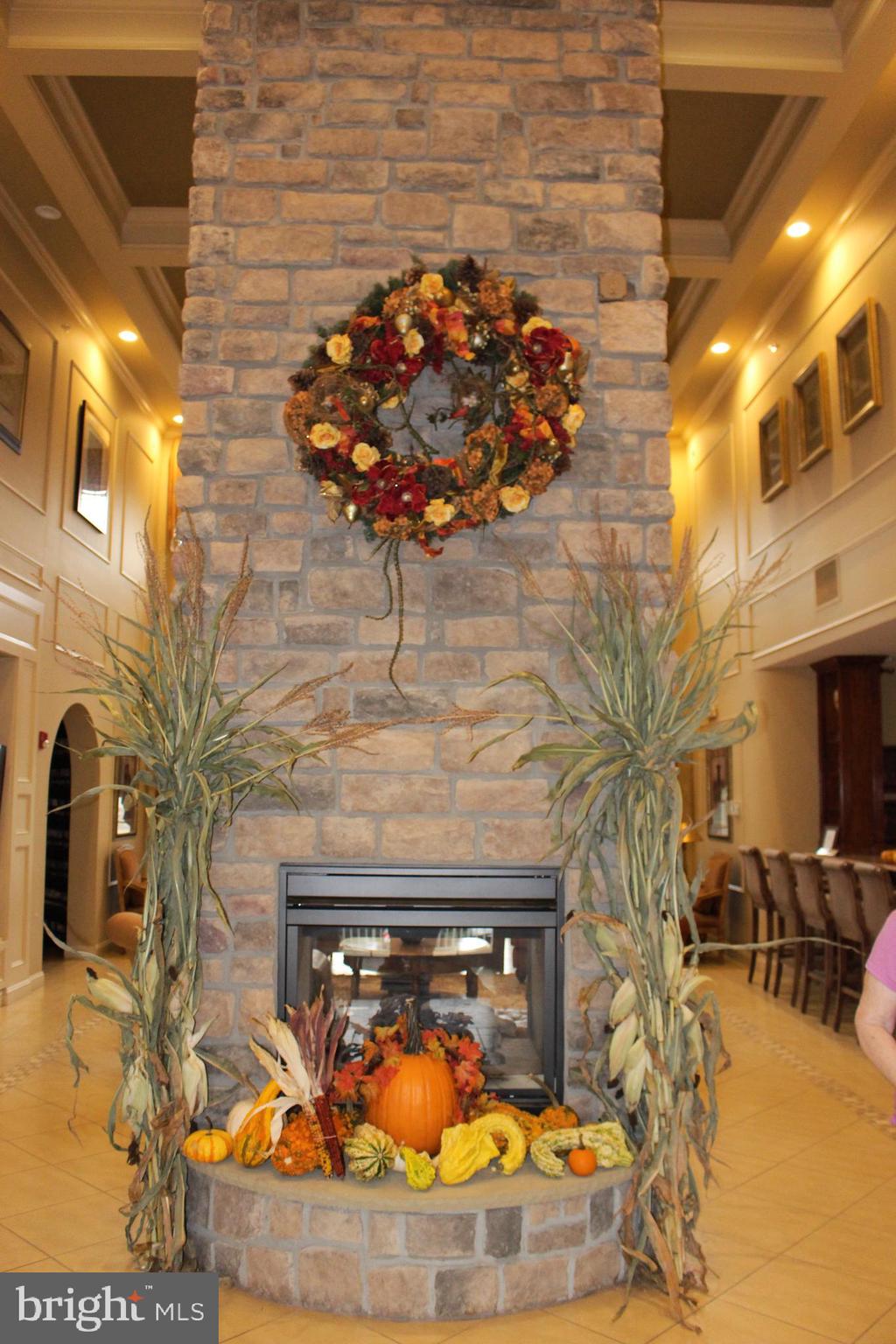 CREEKSIDE VILLAGE - Residential