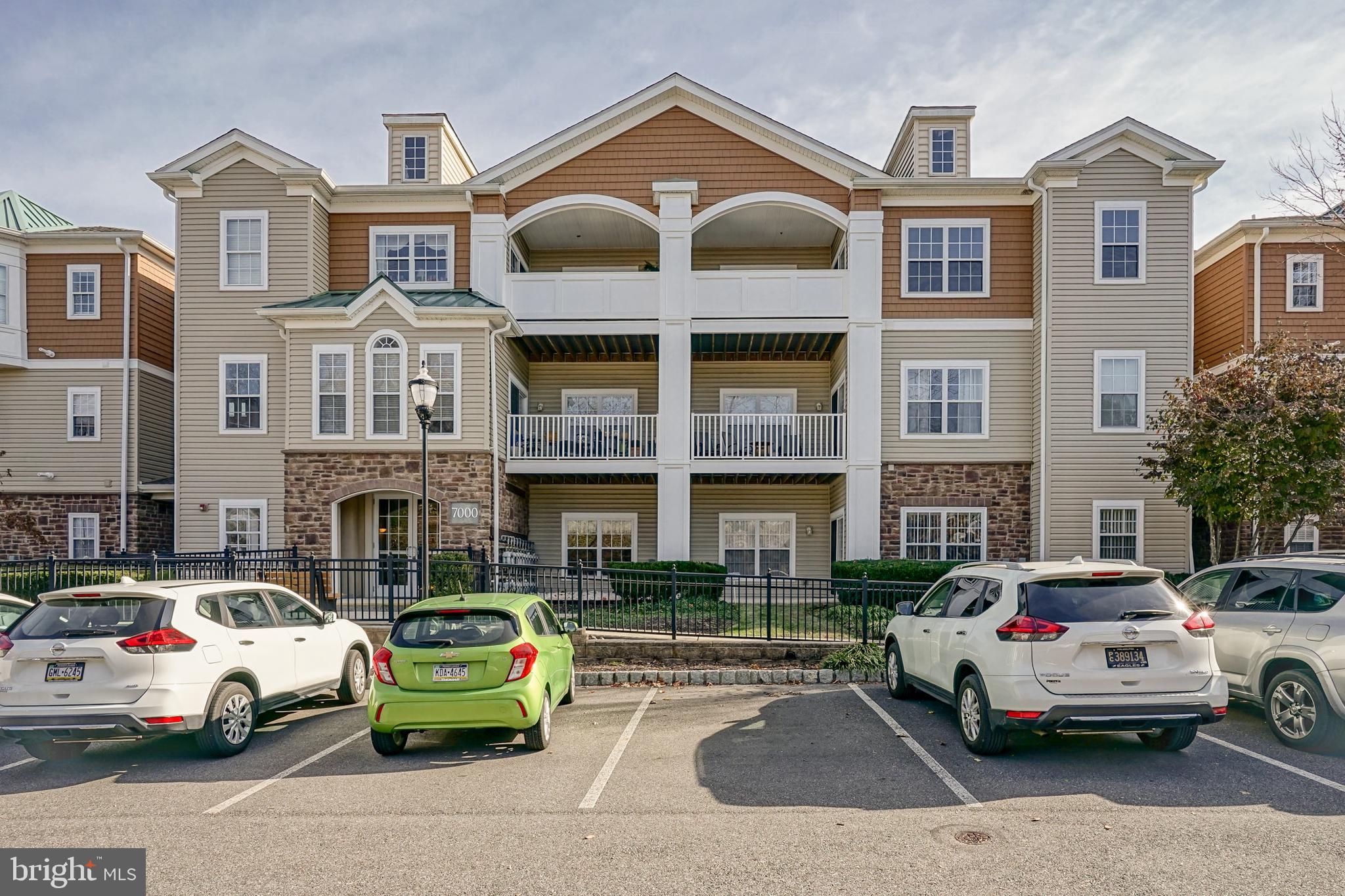 CREEKSIDE VILLAGE - Residential