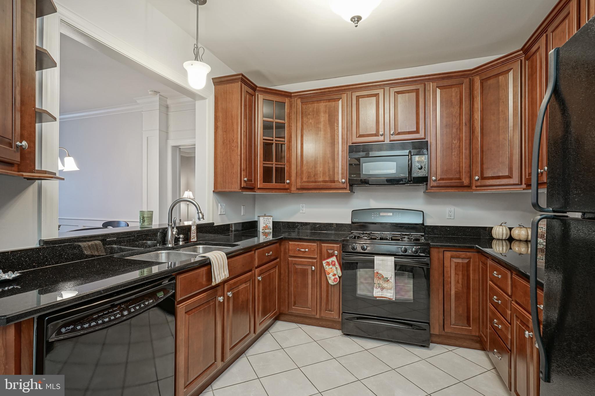 CREEKSIDE VILLAGE - Residential