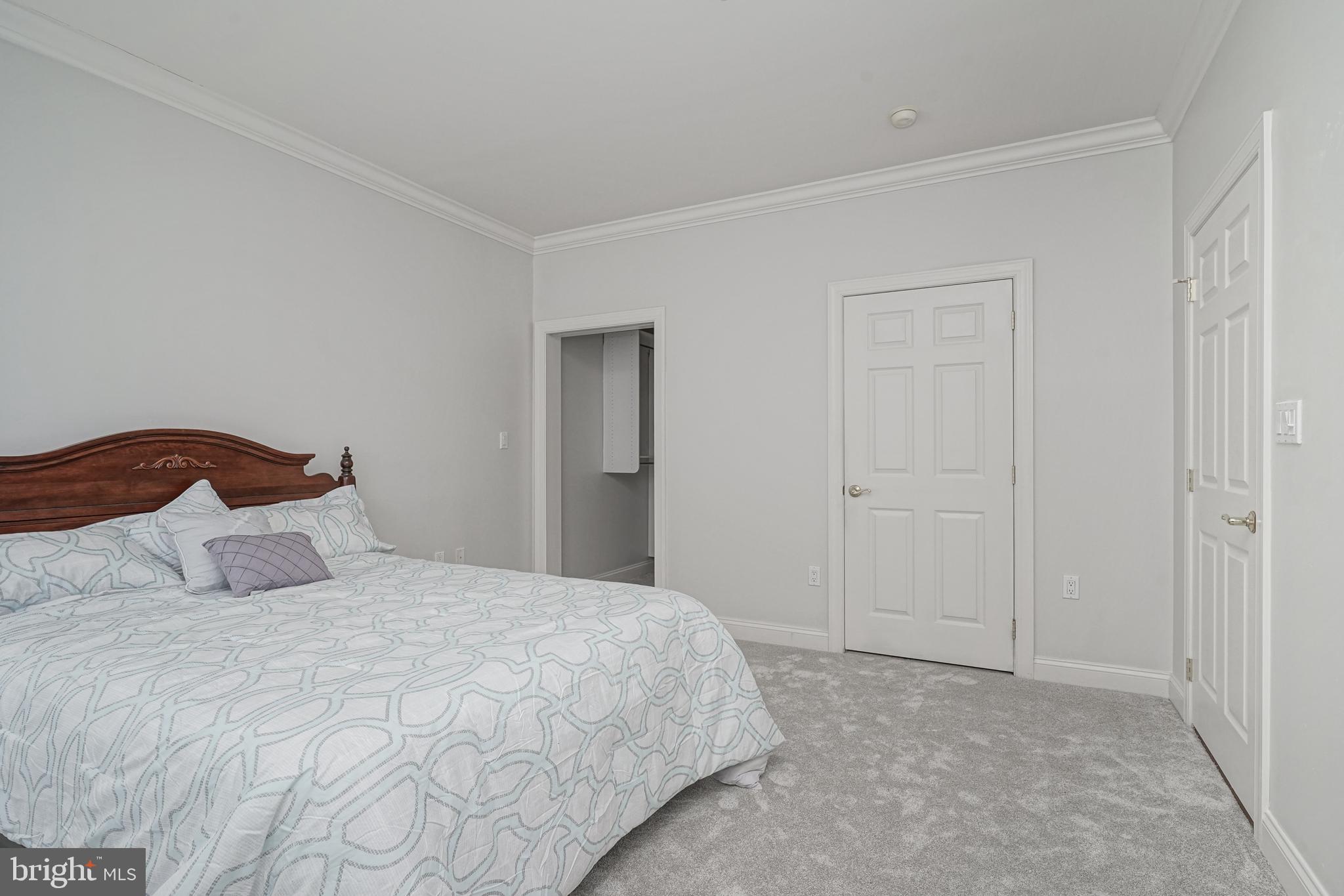 CREEKSIDE VILLAGE - Residential